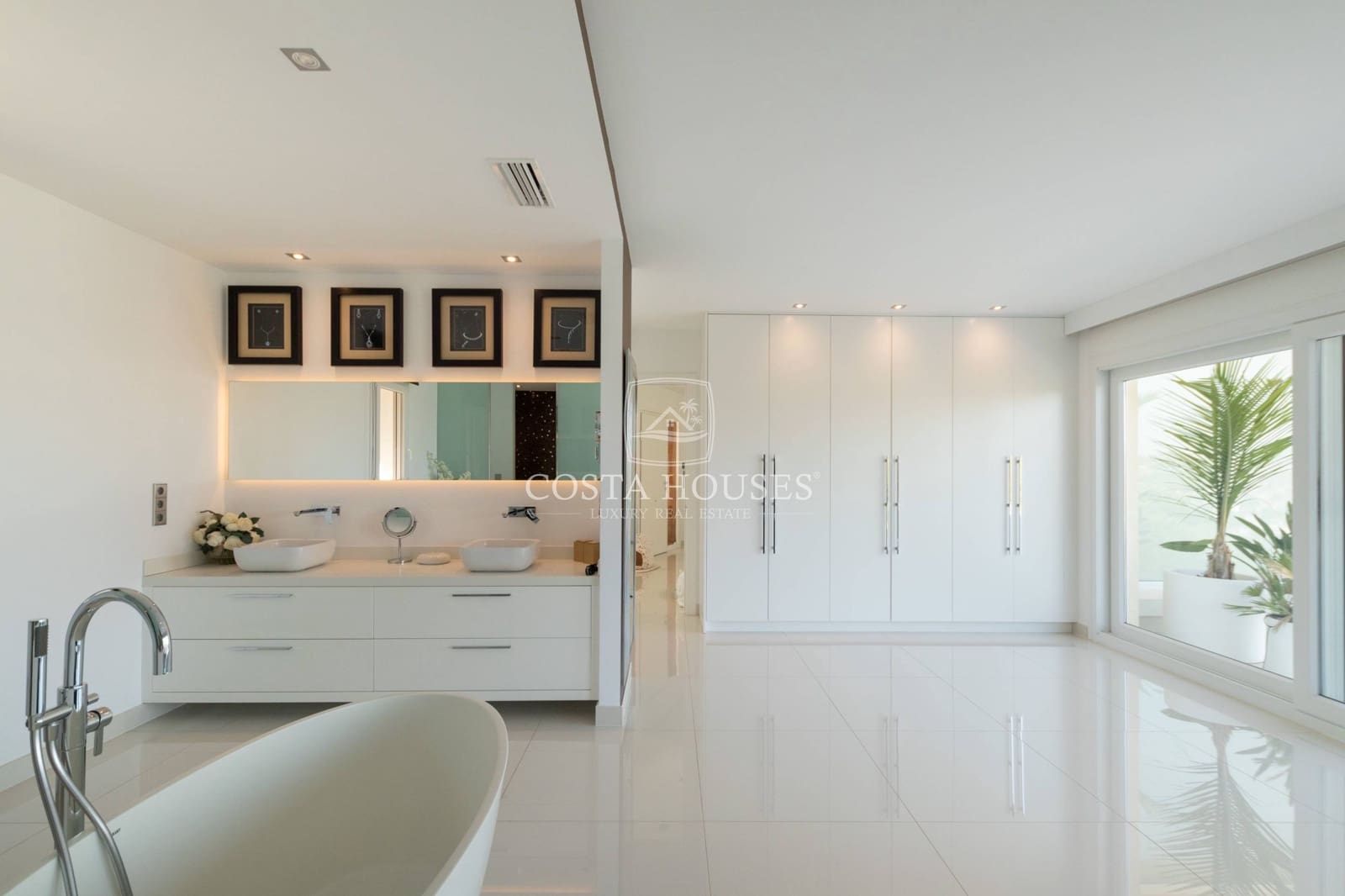 4 bedroom Villa for sale in Moraira with pool garage - € 2,200,000 (Ref: 8863996)