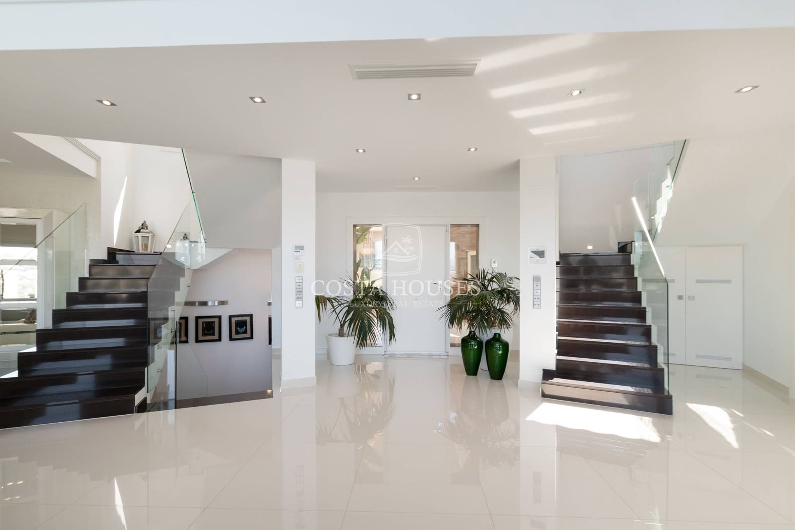4 bedroom Villa for sale in Moraira with pool garage - € 2,200,000 (Ref: 8863996)