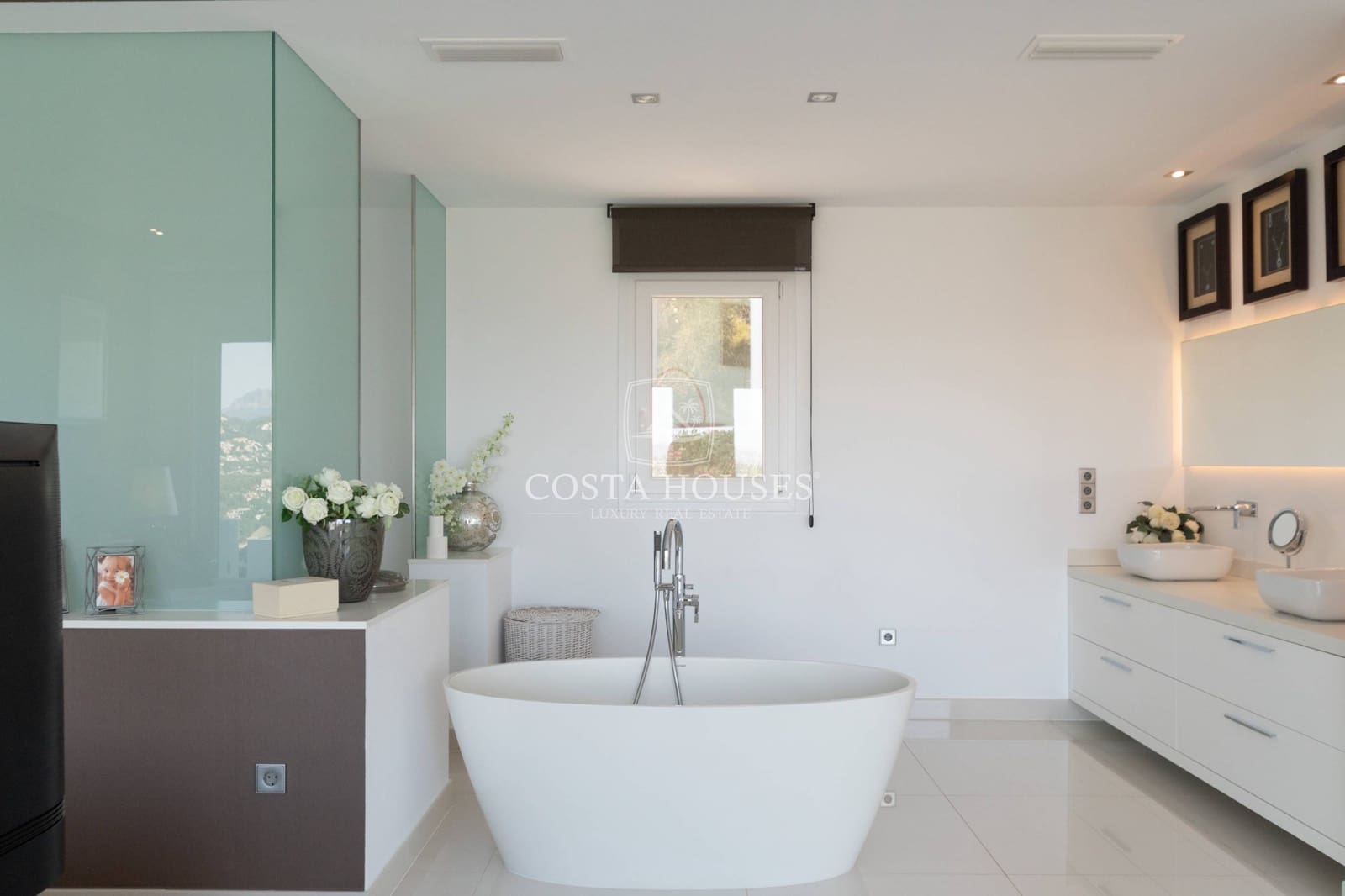 4 bedroom Villa for sale in Moraira with pool garage - € 2,200,000 (Ref: 8863996)