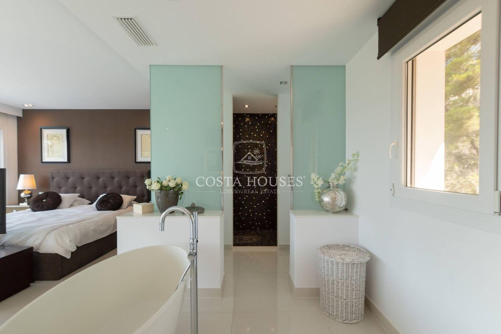 4 bedroom Villa for sale in Moraira with pool garage - € 2,200,000 (Ref: 8863996)