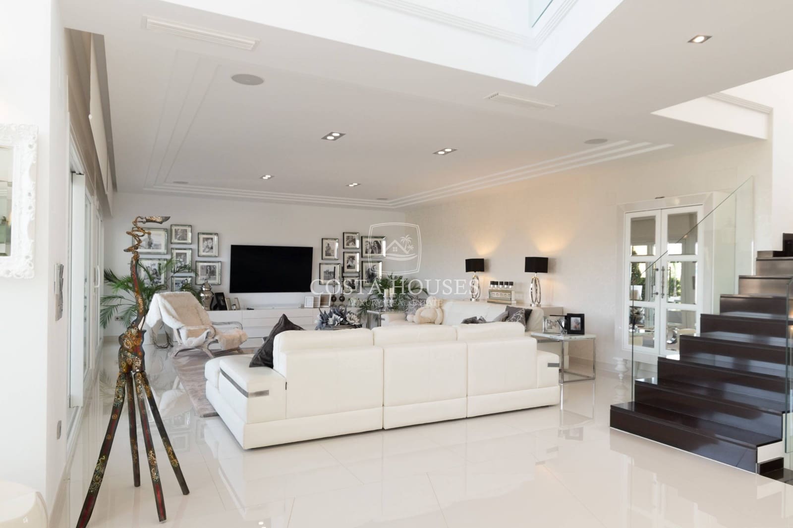 4 bedroom Villa for sale in Moraira with pool garage - € 2,200,000 (Ref: 8863996)