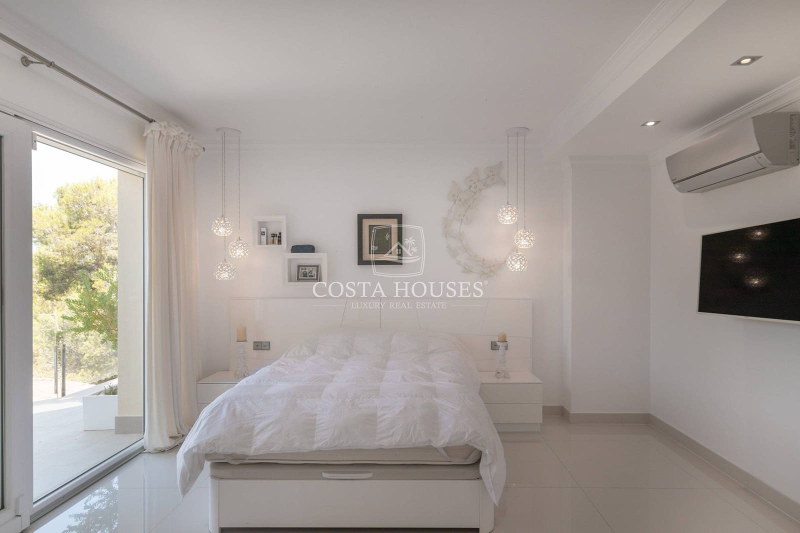 4 bedroom Villa for sale in Moraira with pool garage - € 2,200,000 (Ref: 8863996)