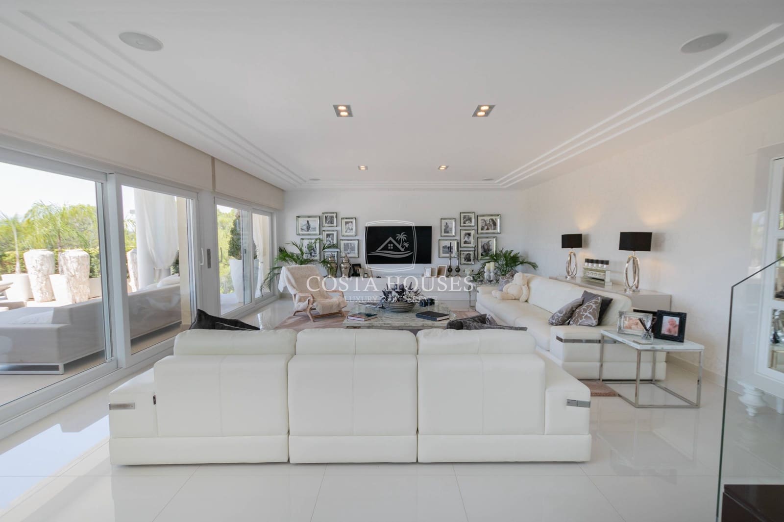 4 bedroom Villa for sale in Moraira with pool garage - € 2,200,000 (Ref: 8863996)