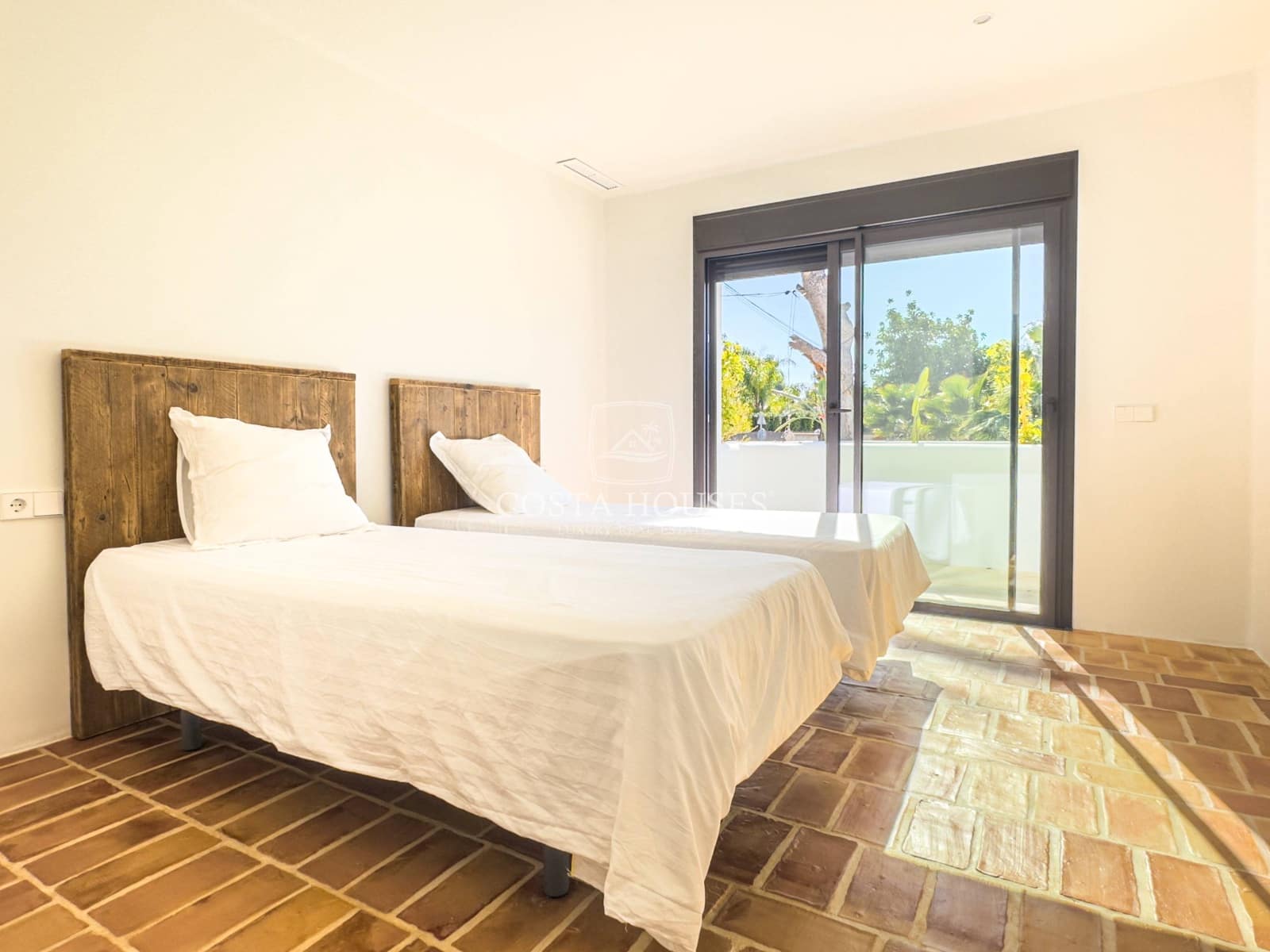 5 bedroom Villa for sale in Moraira with pool garage - € 2,490,000 (Ref: 8864026)