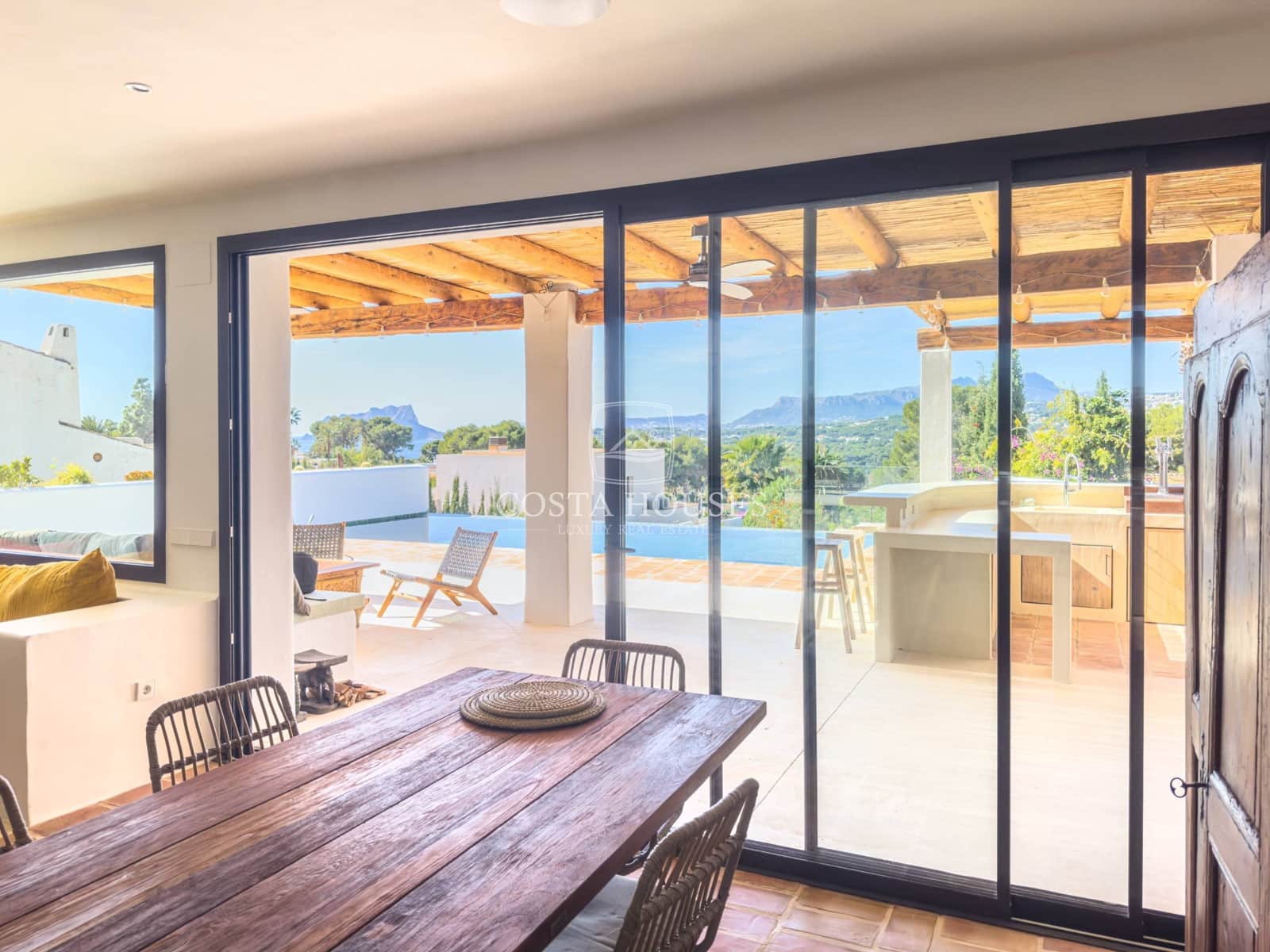 5 bedroom Villa for sale in Moraira with pool garage - € 2,490,000 (Ref: 8864026)