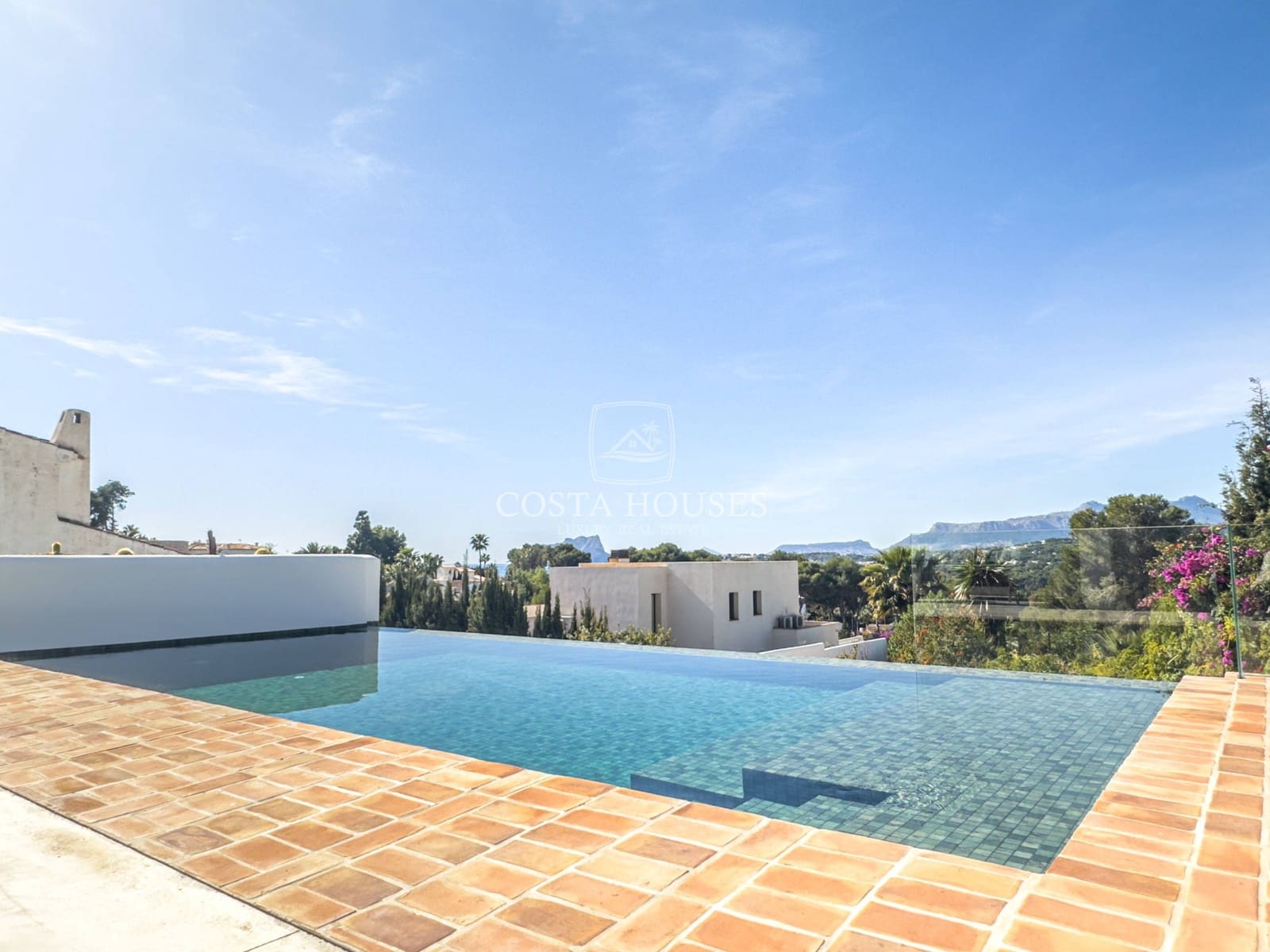 5 bedroom Villa for sale in Moraira with pool garage - € 2,490,000 (Ref: 8864026)