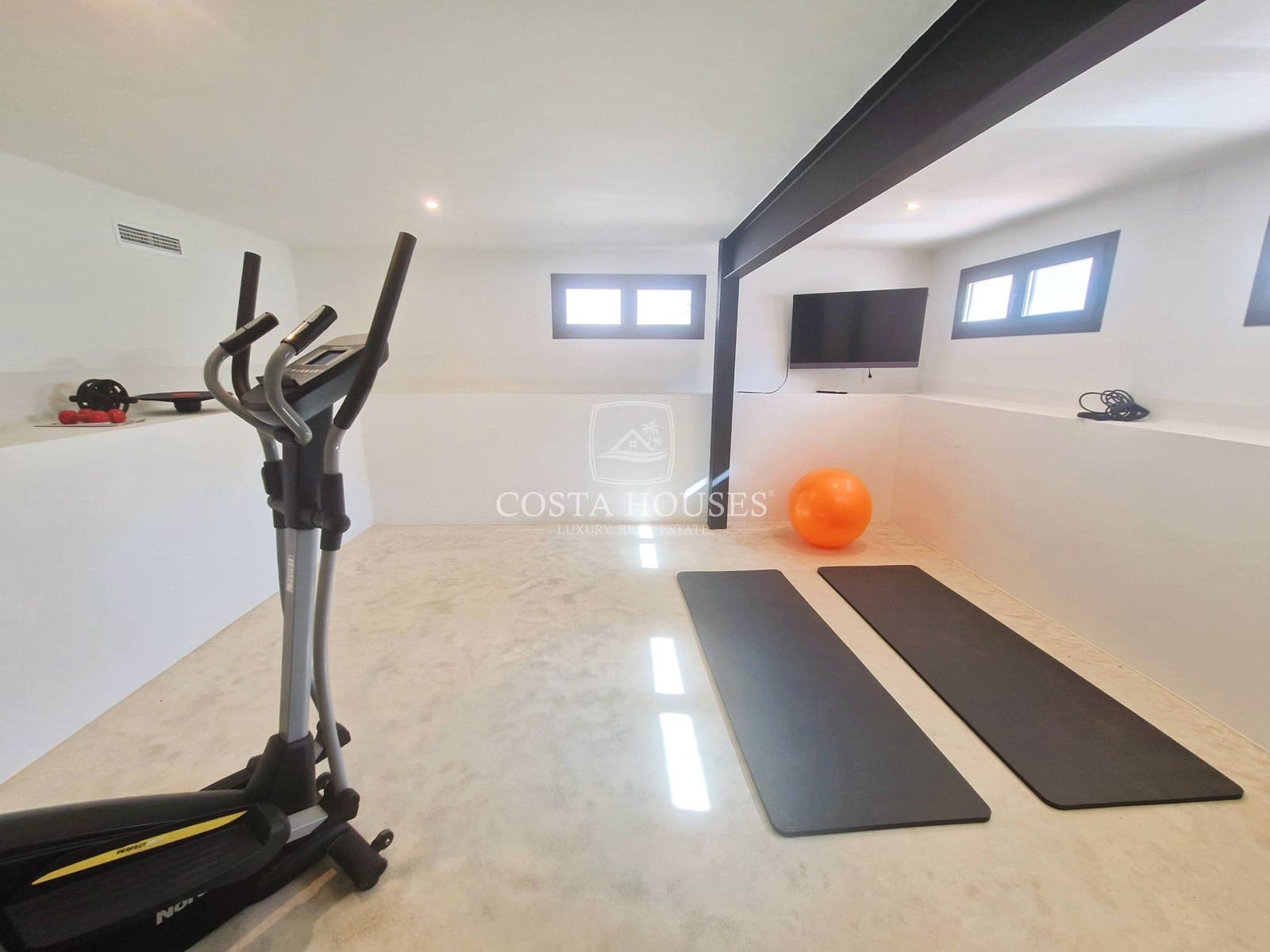 5 bedroom Villa for sale in Moraira with pool garage - € 2,490,000 (Ref: 8864026)