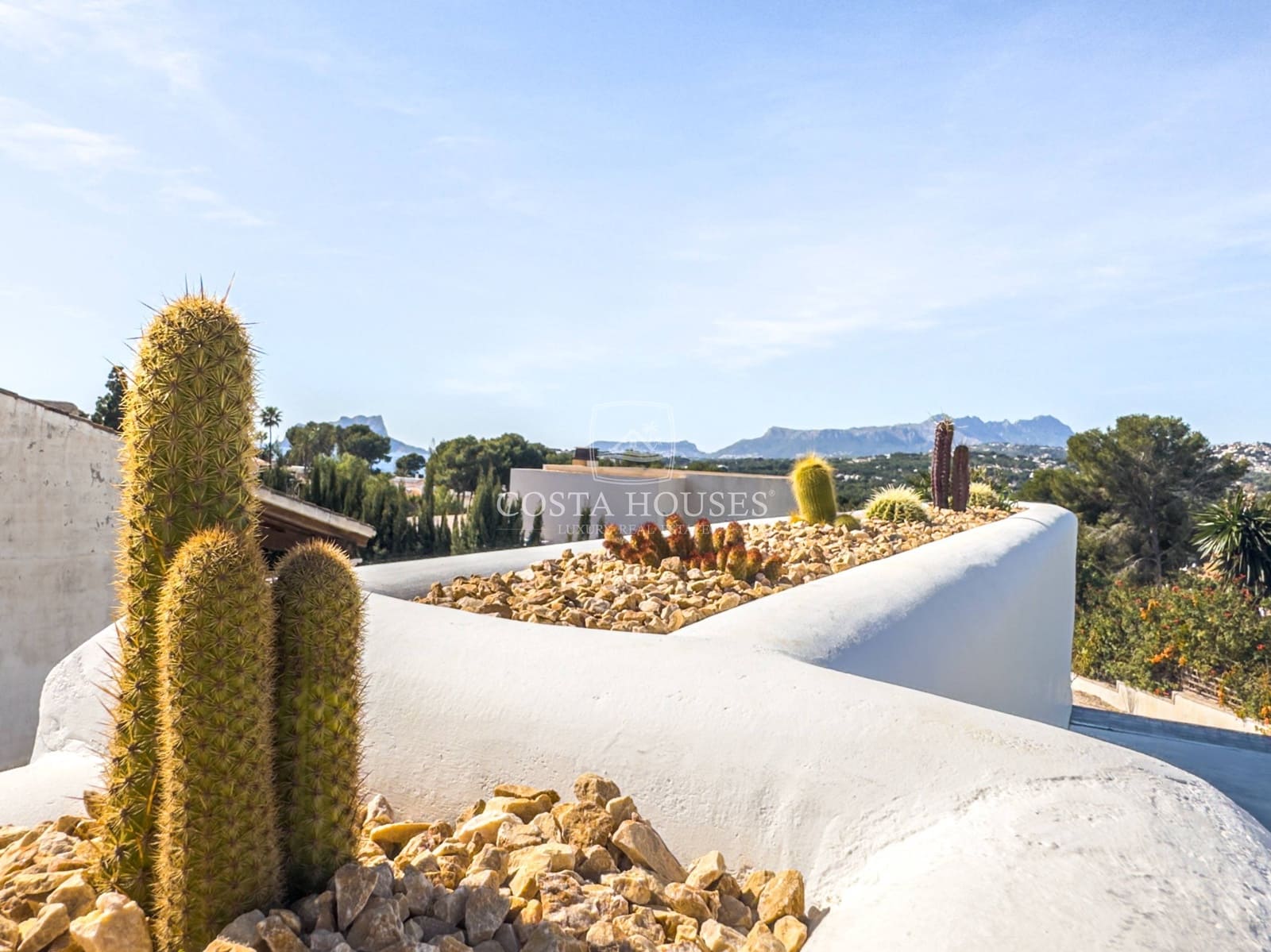 5 bedroom Villa for sale in Moraira with pool garage - € 2,490,000 (Ref: 8864026)