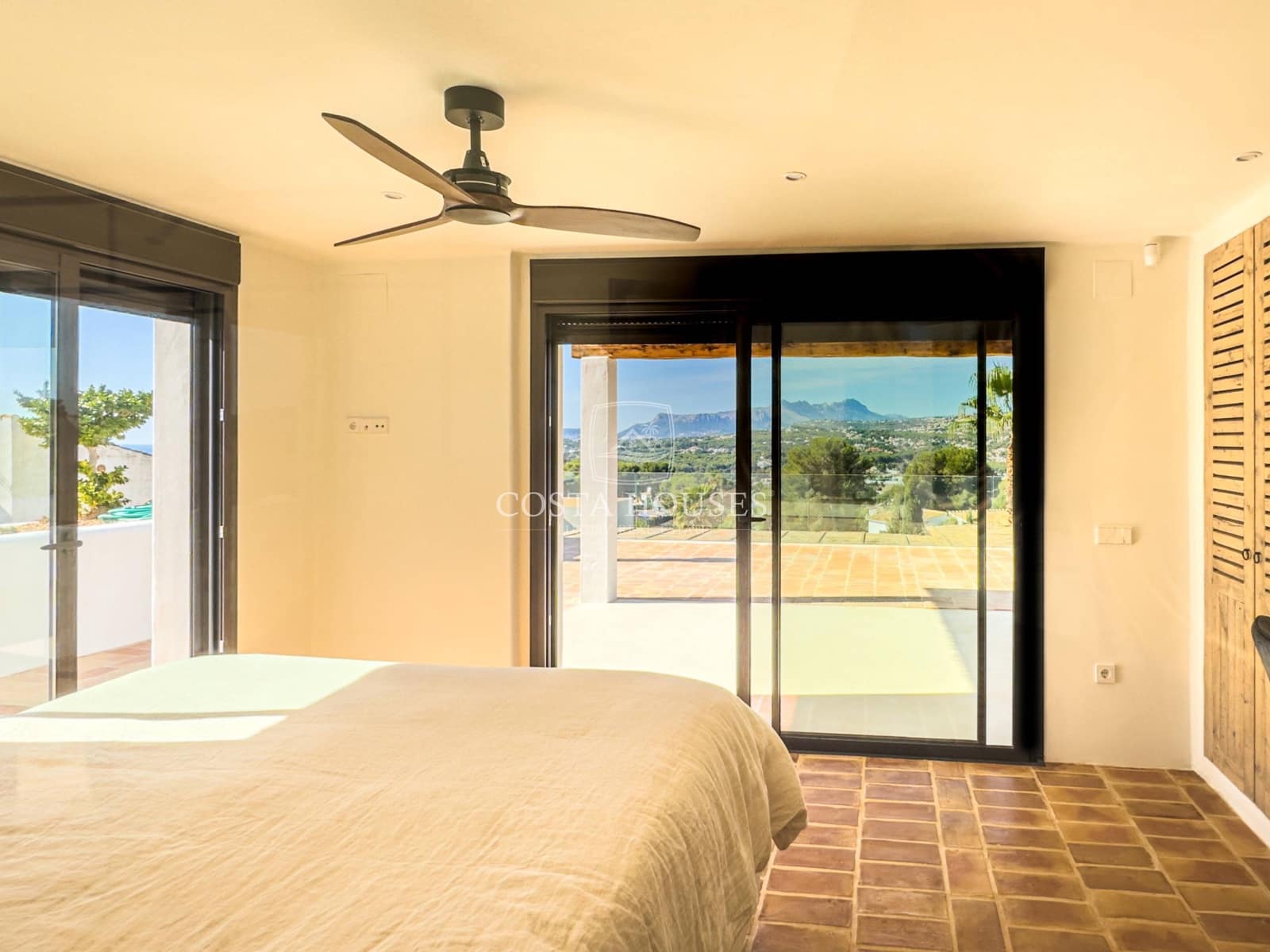 5 bedroom Villa for sale in Moraira with pool garage - € 2,490,000 (Ref: 8864026)