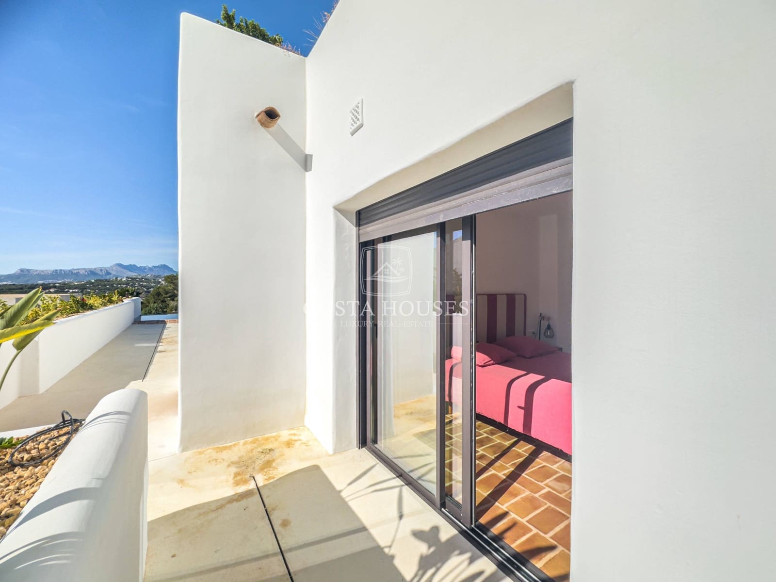5 bedroom Villa for sale in Moraira with pool garage - € 2,490,000 (Ref: 8864026)