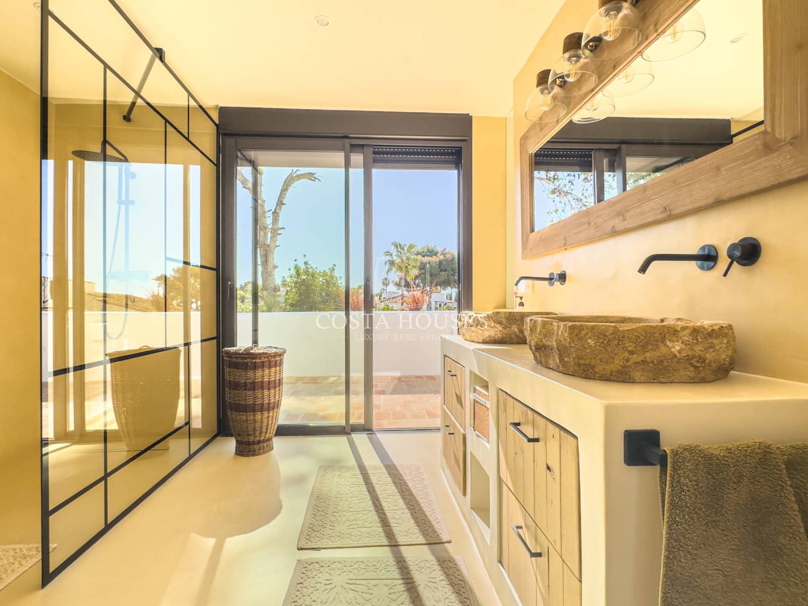 5 bedroom Villa for sale in Moraira with pool garage - € 2,490,000 (Ref: 8864026)