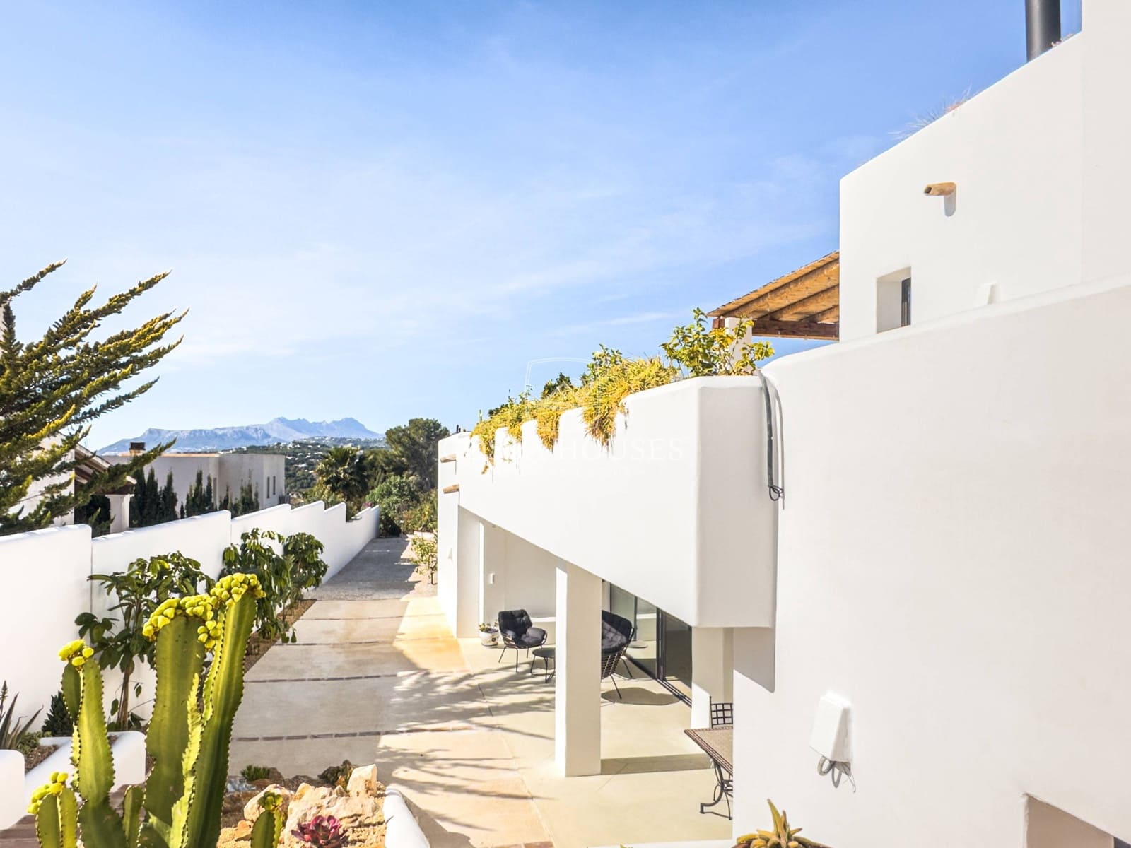 5 bedroom Villa for sale in Moraira with pool garage - € 2,490,000 (Ref: 8864026)