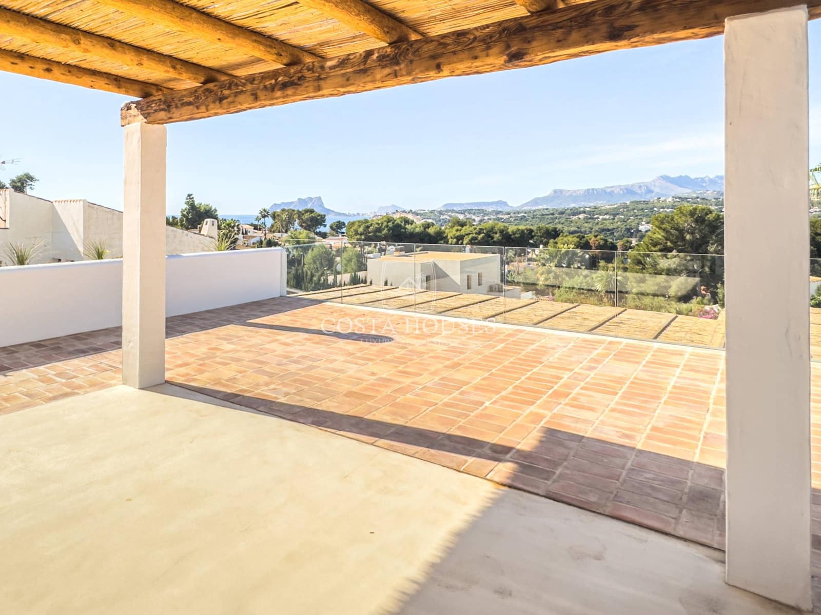 5 bedroom Villa for sale in Moraira with pool garage - € 2,490,000 (Ref: 8864026)