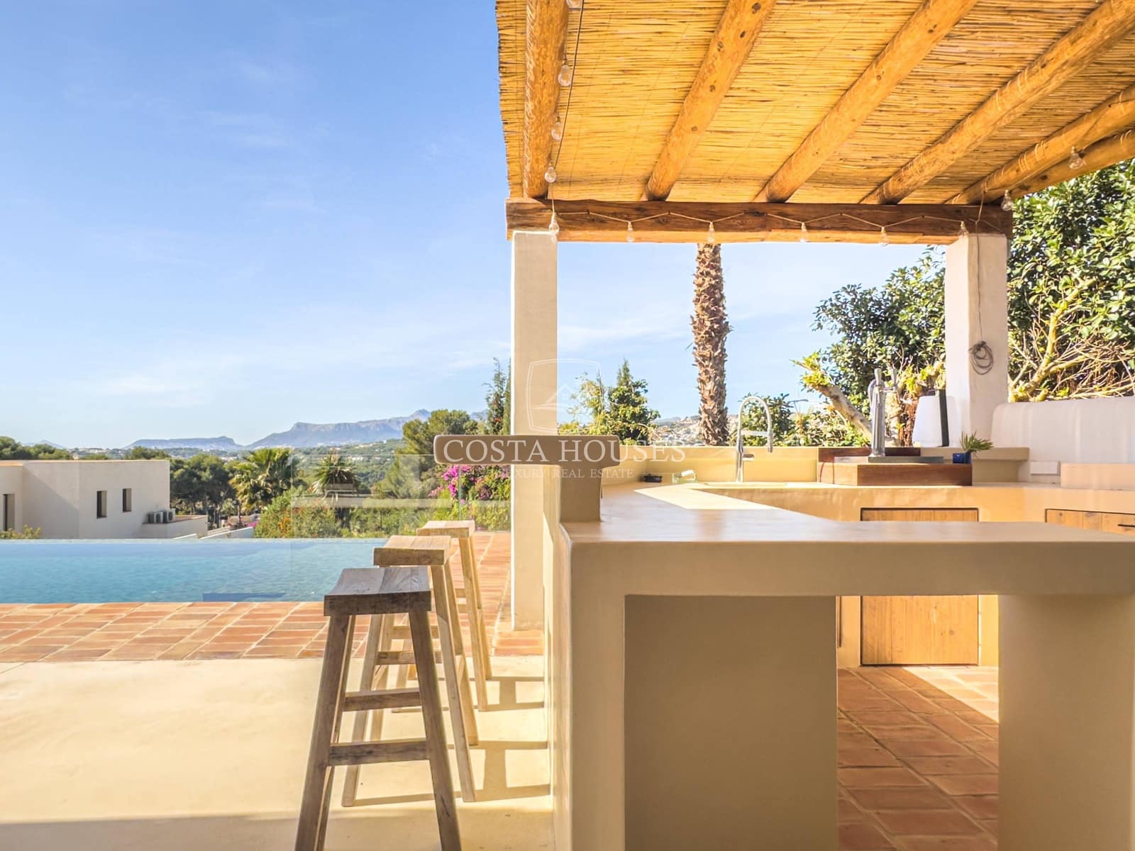 5 bedroom Villa for sale in Moraira with pool garage - € 2,490,000 (Ref: 8864026)