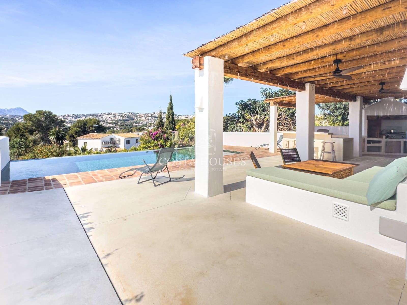 5 bedroom Villa for sale in Moraira with pool garage - € 2,490,000 (Ref: 8864026)