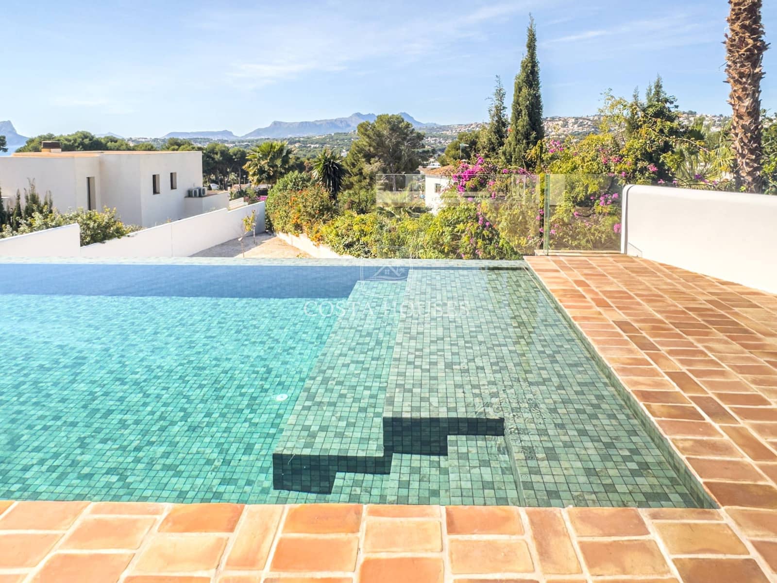5 bedroom Villa for sale in Moraira with pool garage - € 2,490,000 (Ref: 8864026)