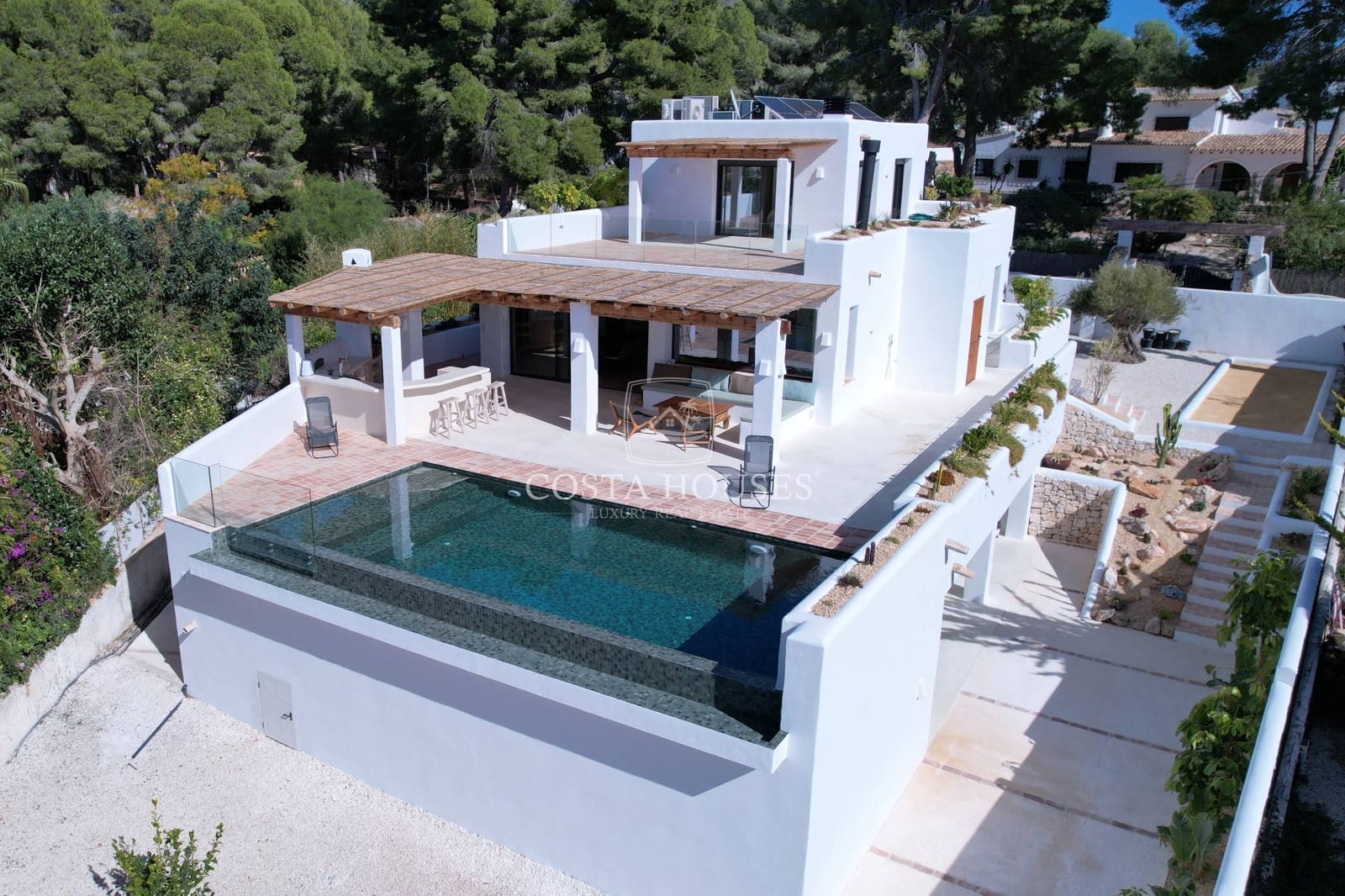 5 bedroom Villa for sale in Moraira with pool garage - € 2,490,000 (Ref: 8864026)