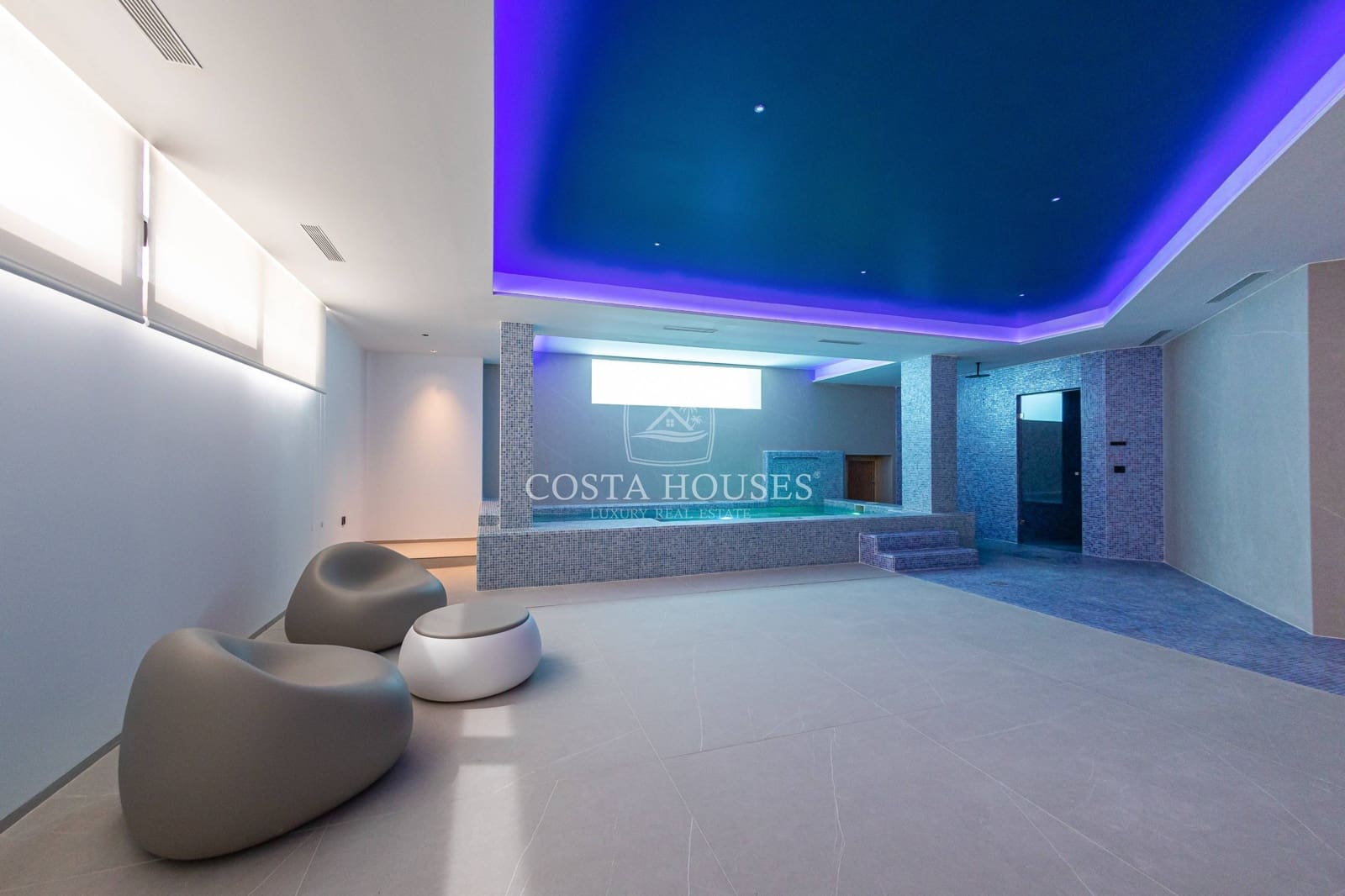 5 bedroom Villa for sale in Benidorm with pool garage - € 2,825,000 (Ref: 8864031)