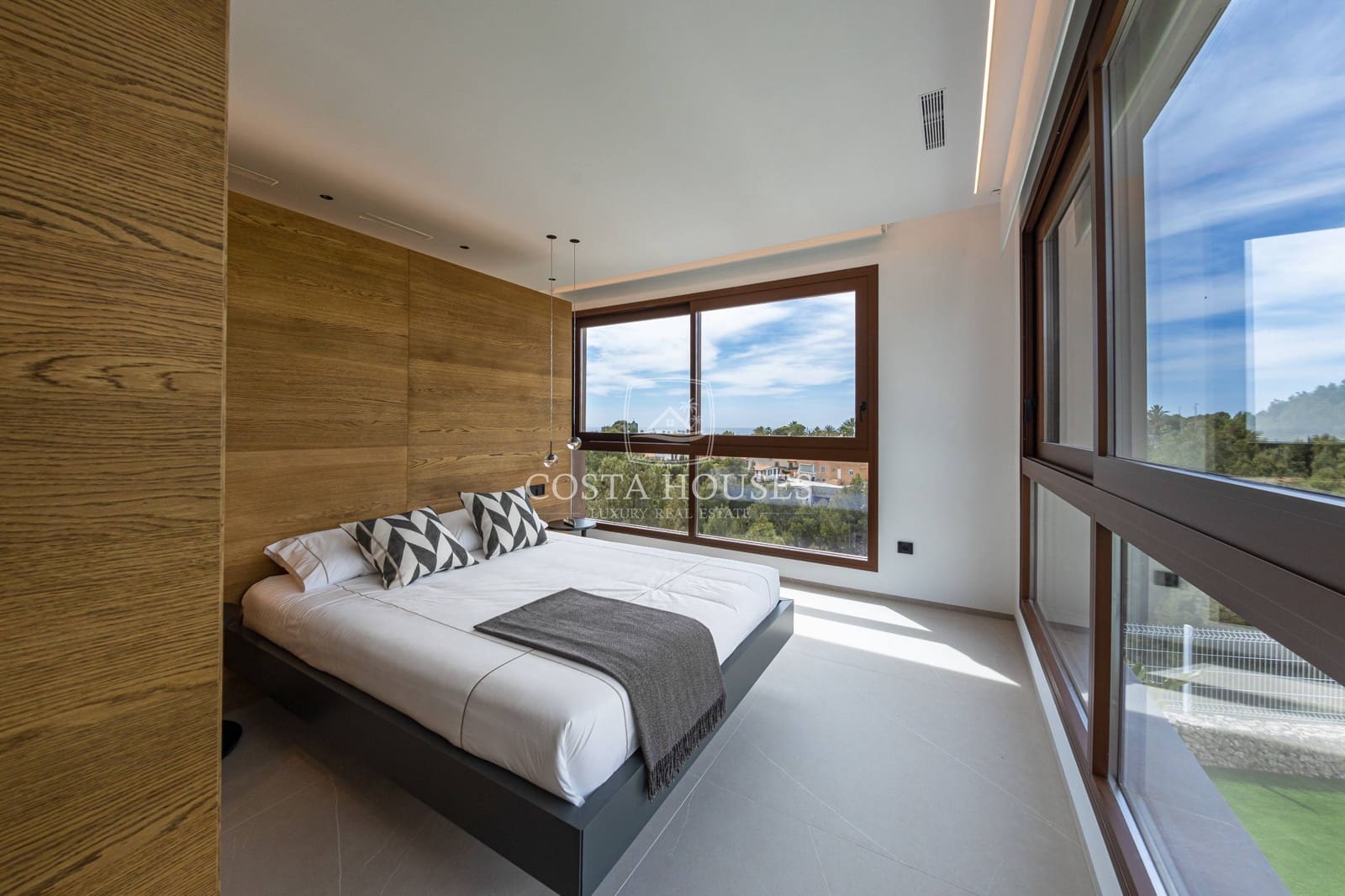 5 bedroom Villa for sale in Benidorm with pool garage - € 2,825,000 (Ref: 8864031)