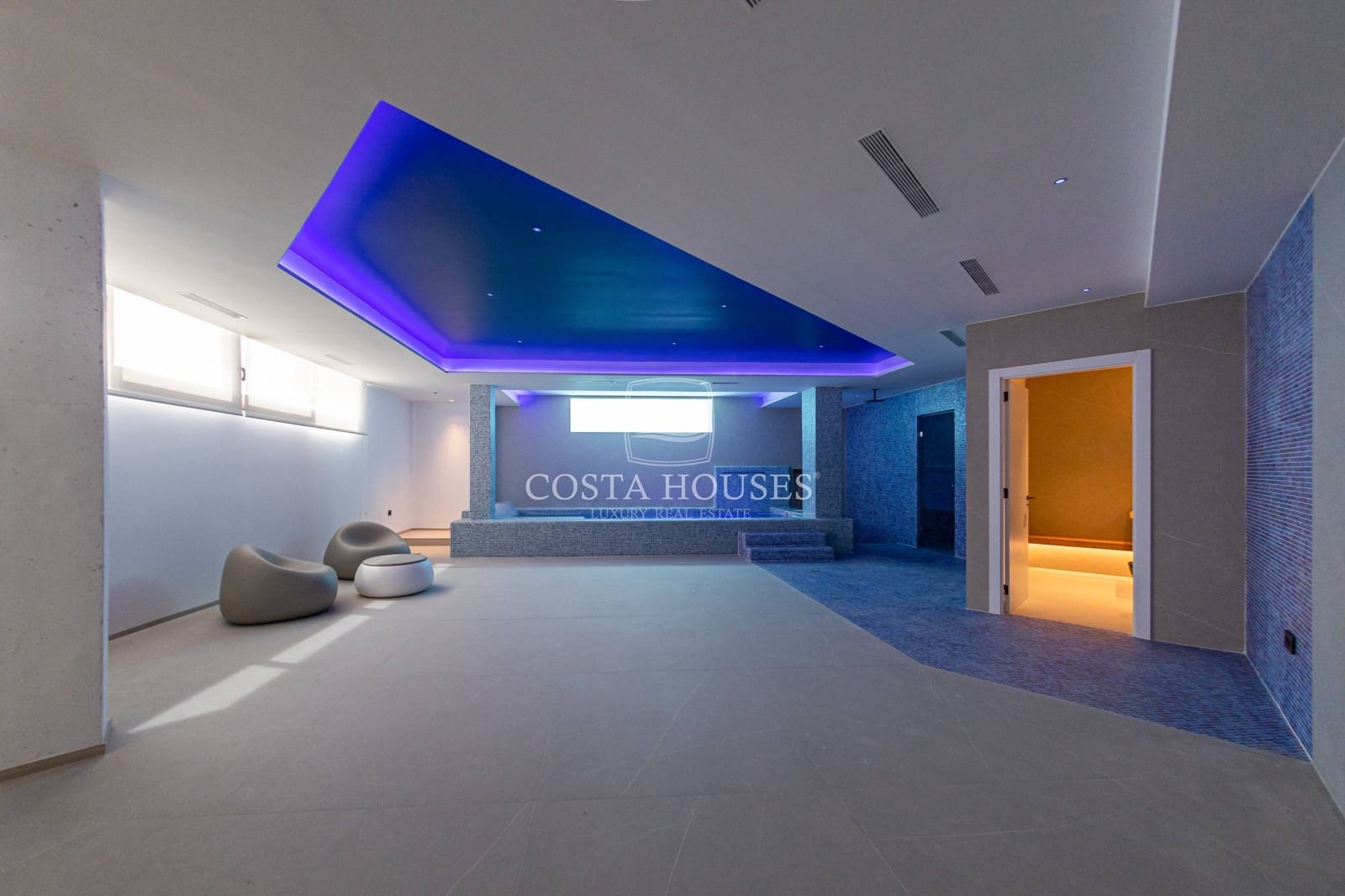 5 bedroom Villa for sale in Benidorm with pool garage - € 2,825,000 (Ref: 8864031)
