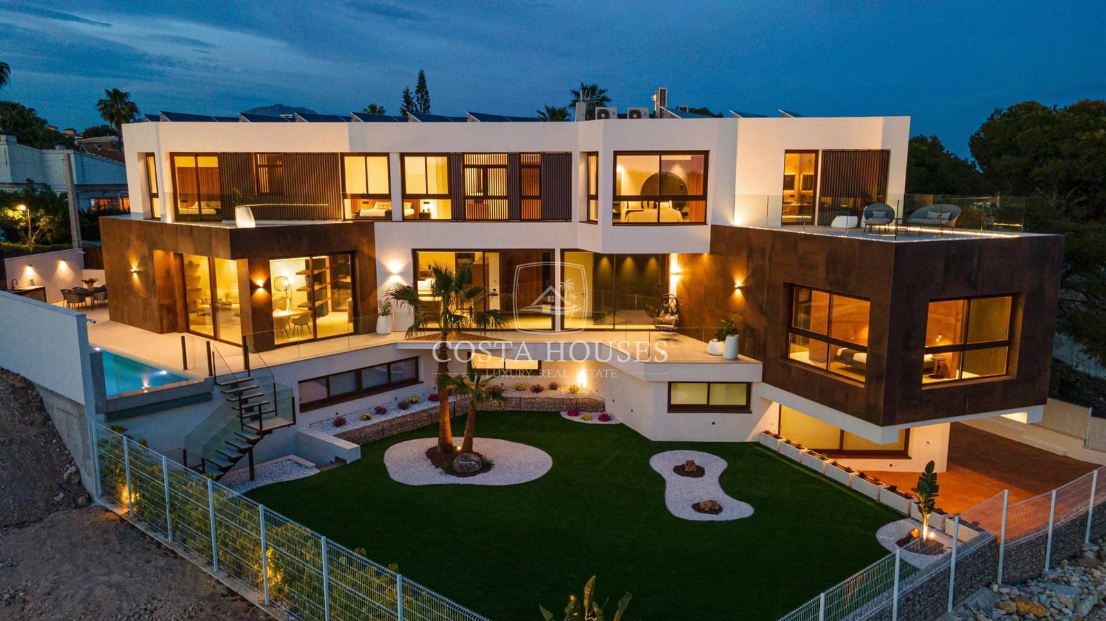 5 bedroom Villa for sale in Benidorm with pool garage - € 2,825,000 (Ref: 8864031)
