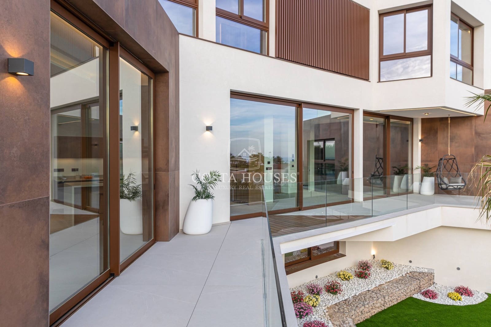 5 bedroom Villa for sale in Benidorm with pool garage - € 2,825,000 (Ref: 8864031)