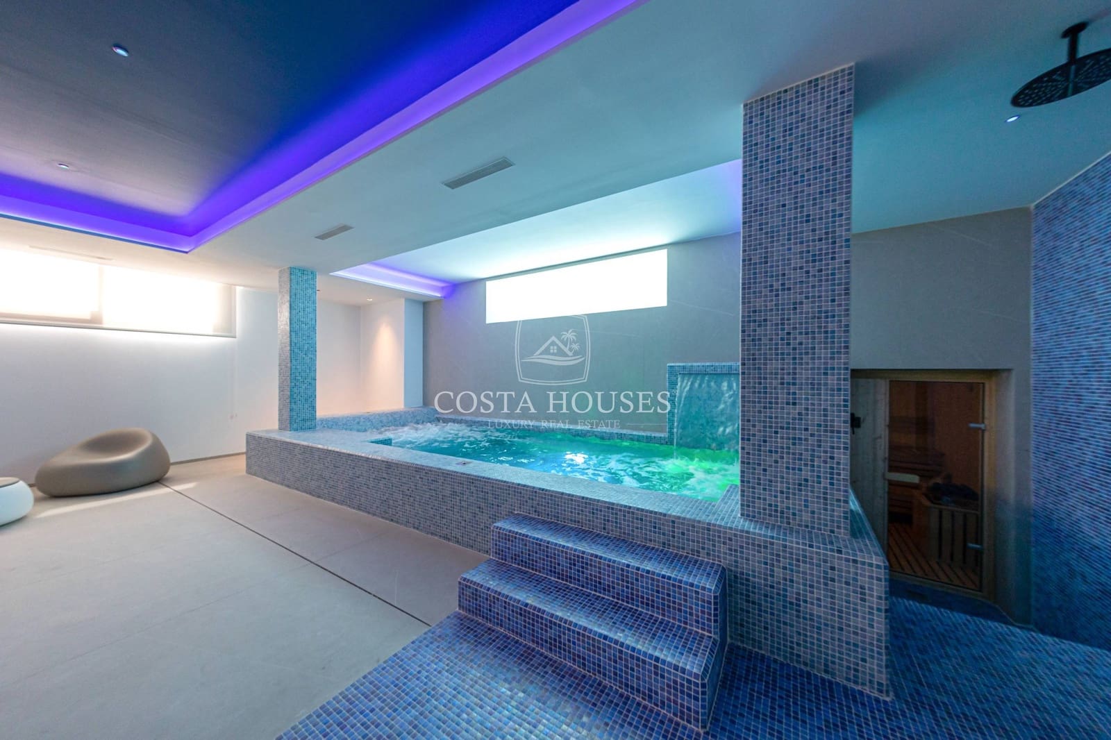 5 bedroom Villa for sale in Benidorm with pool garage - € 2,825,000 (Ref: 8864031)