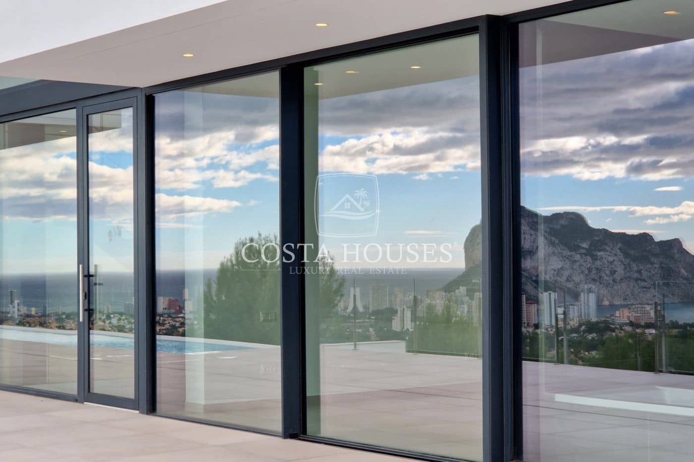 5 soveværelse Villa til salg i Benissa med swimmingpool garage - € 2.900.000 (Ref: 8864032)