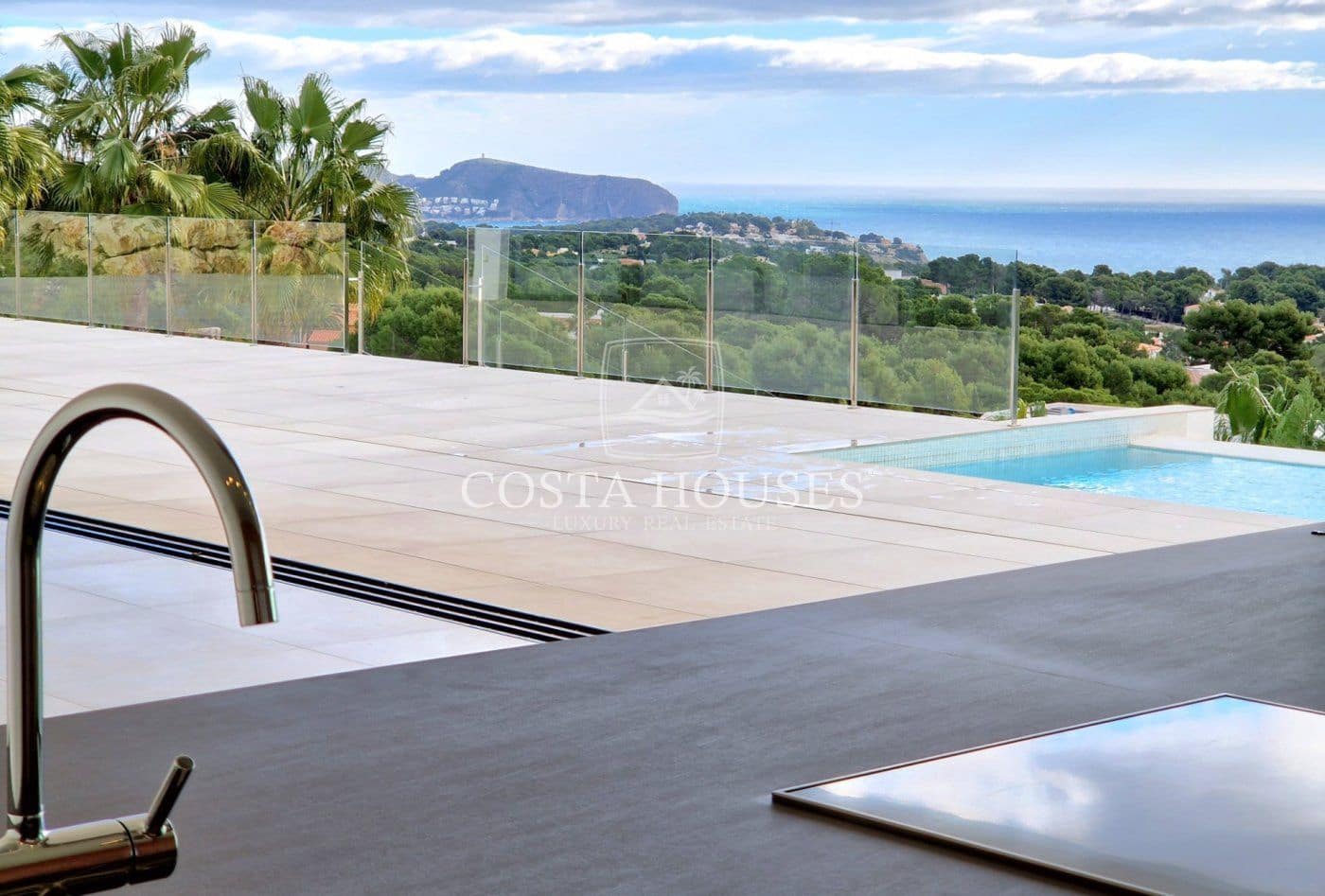 5 soveværelse Villa til salg i Benissa med swimmingpool garage - € 2.900.000 (Ref: 8864032)