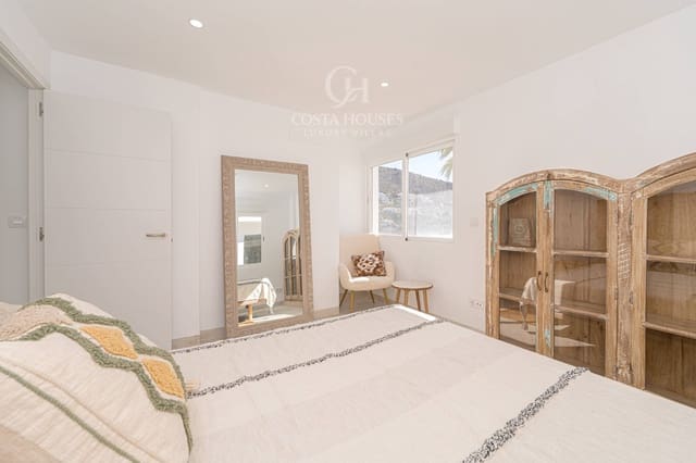 4 slaapkamer Villa te koop in Moraira, Teulada-Moraira met garage - € 2.500.000 (Ref: 8864034)