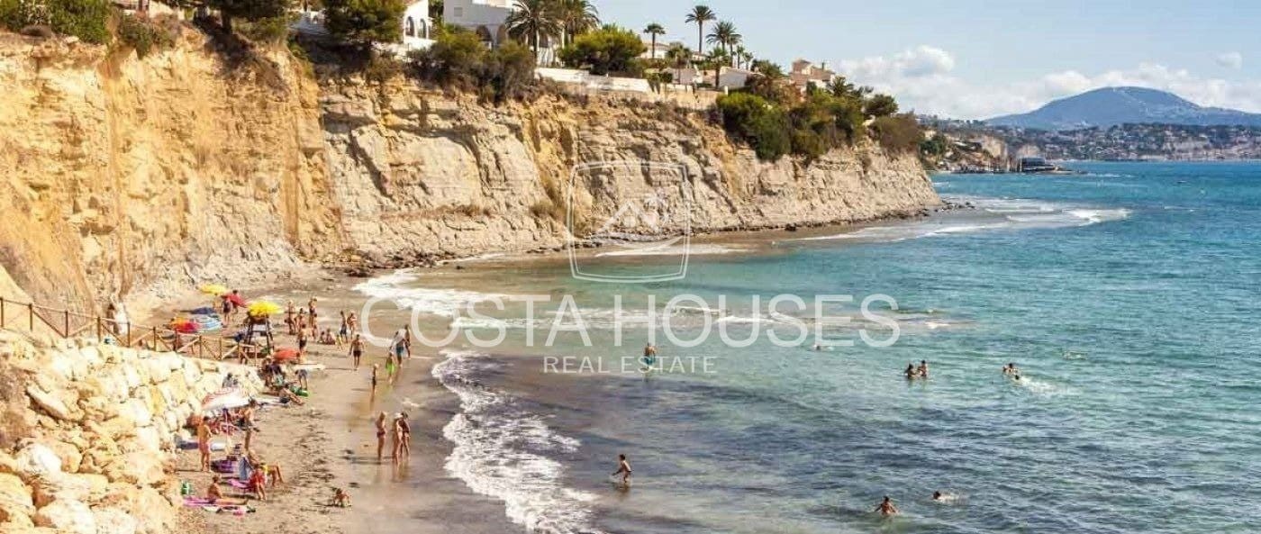 5 bedroom Villa for sale in Benissa with pool garage - € 3,125,000 (Ref: 8864046)