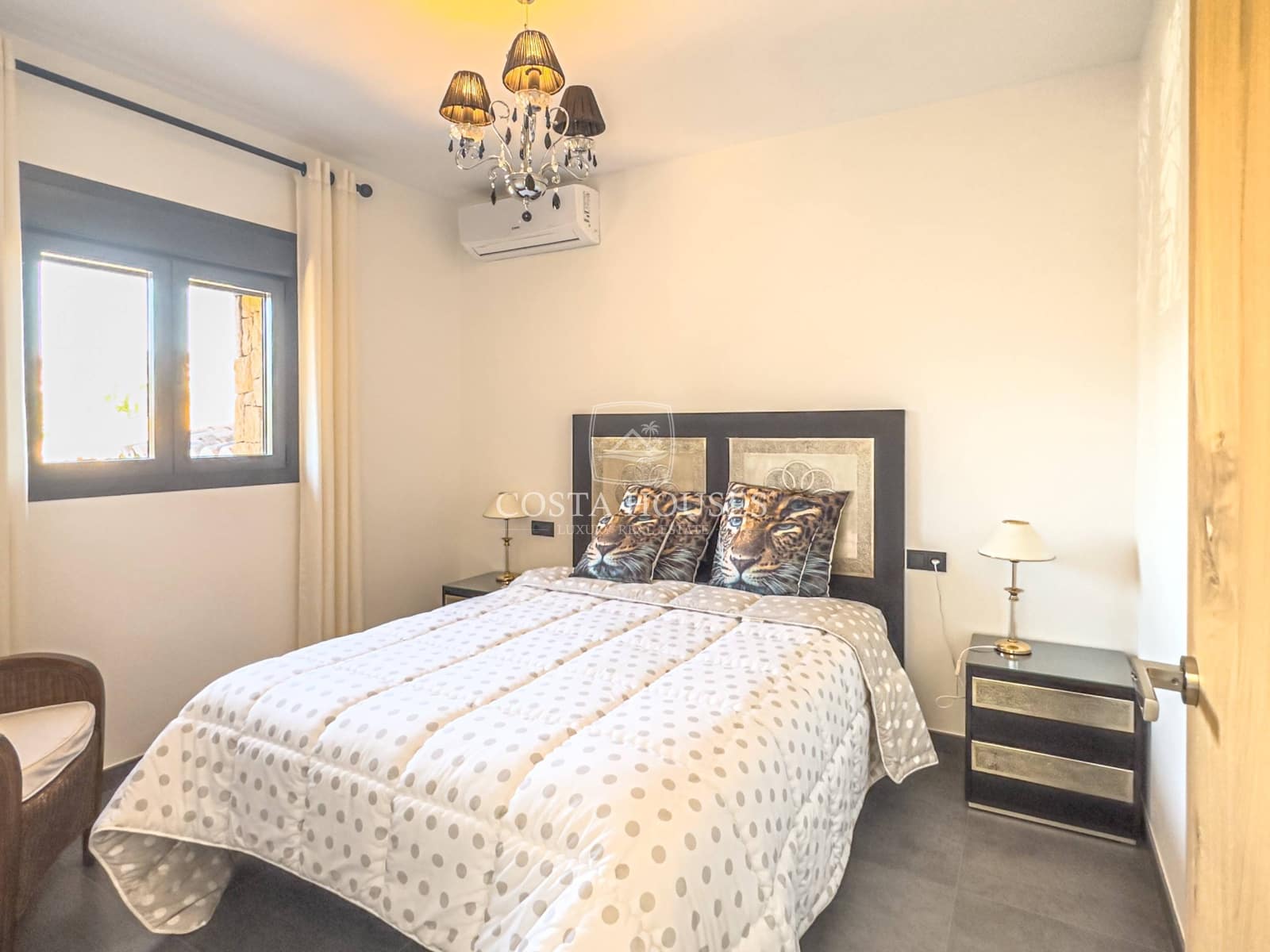 4 bedroom Villa for sale in Benissa with pool garage - € 2,650,000 (Ref: 8864048)