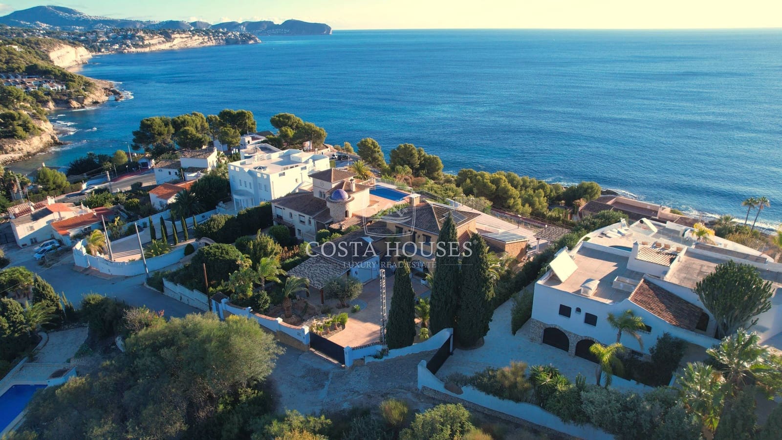 4 bedroom Villa for sale in Benissa with pool garage - € 2,650,000 (Ref: 8864048)