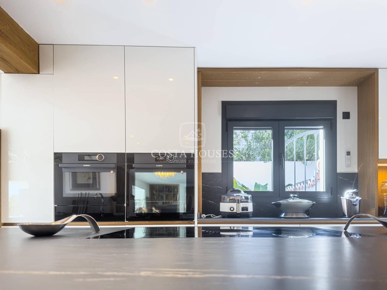 4 bedroom Villa for sale in Benissa with pool garage - € 2,650,000 (Ref: 8864048)