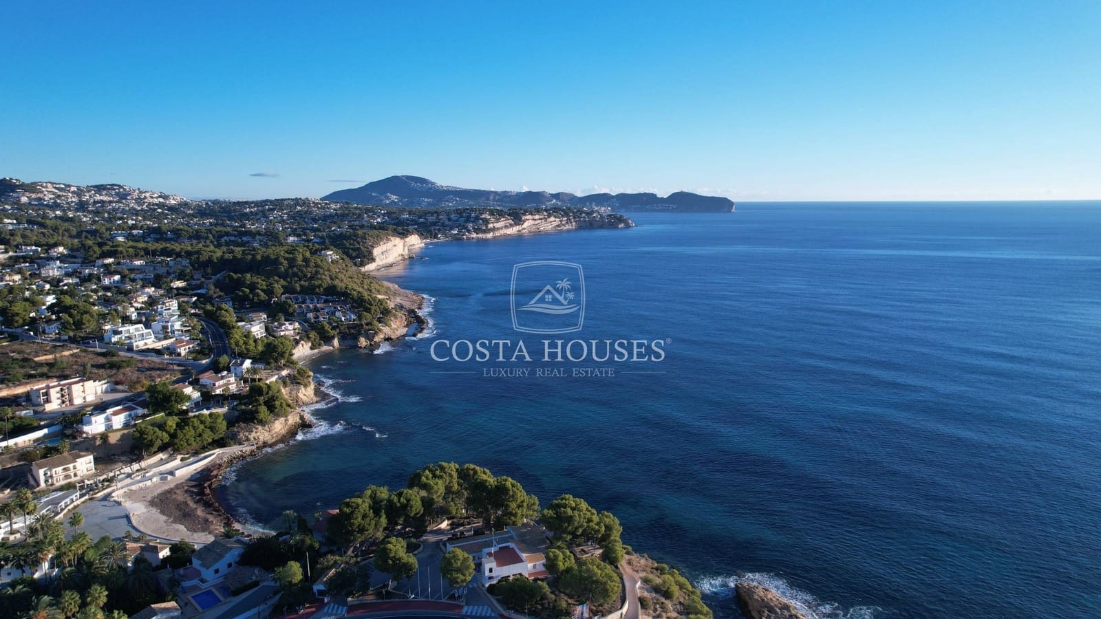 4 bedroom Villa for sale in Benissa with pool garage - € 2,650,000 (Ref: 8864048)