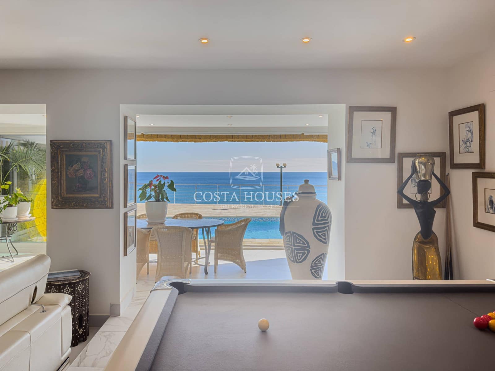 4 bedroom Villa for sale in Benissa with pool garage - € 2,650,000 (Ref: 8864048)