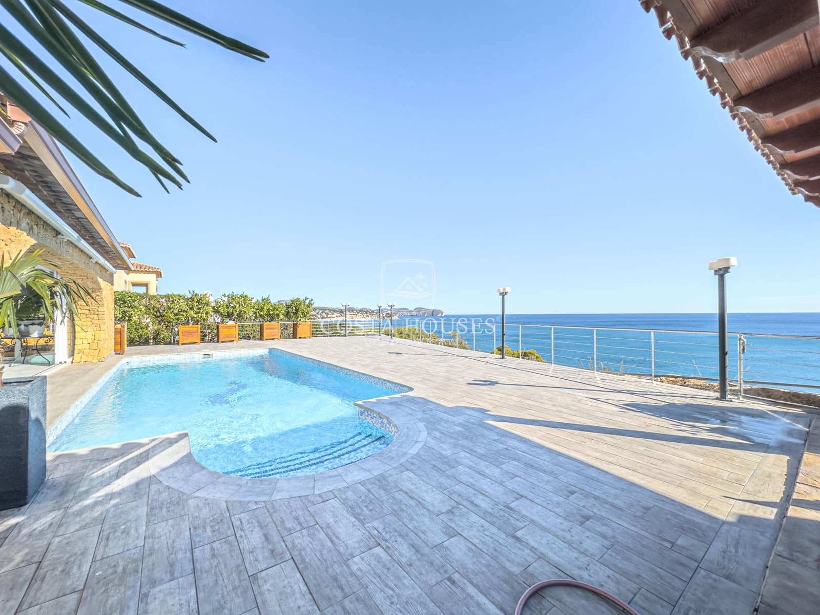 4 bedroom Villa for sale in Benissa with pool garage - € 2,650,000 (Ref: 8864048)