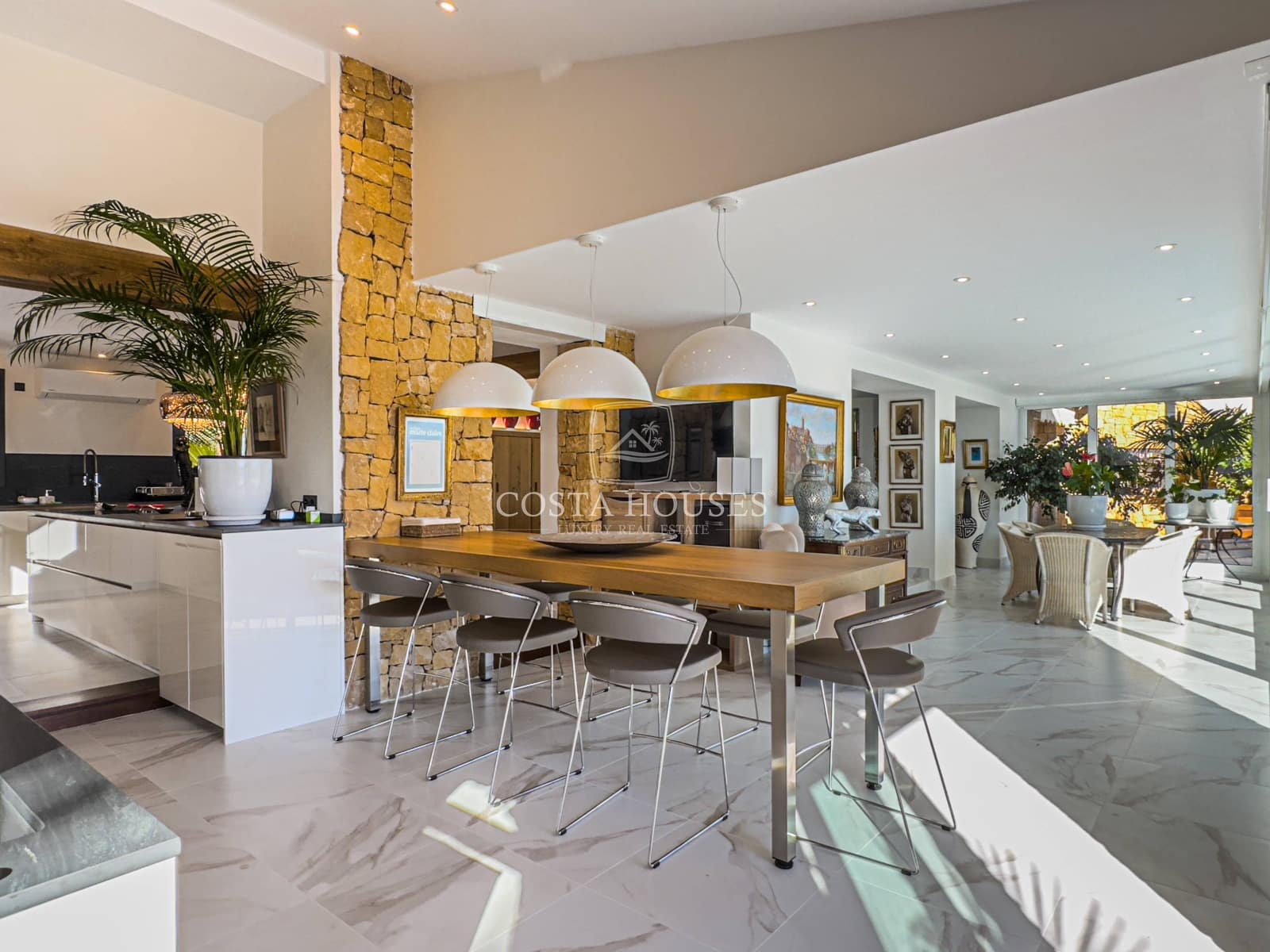 4 bedroom Villa for sale in Benissa with pool garage - € 2,650,000 (Ref: 8864048)