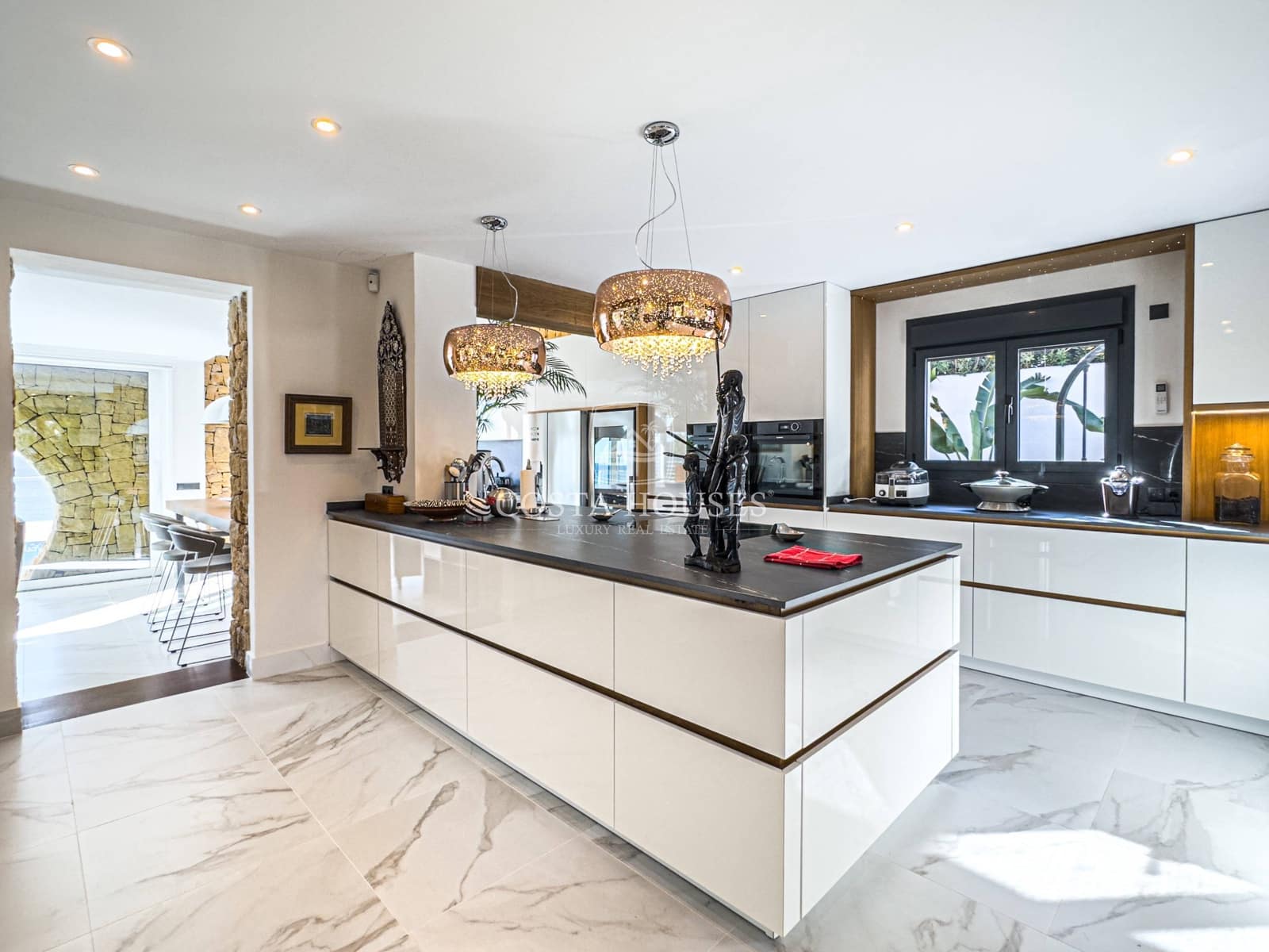 4 bedroom Villa for sale in Benissa with pool garage - € 2,650,000 (Ref: 8864048)