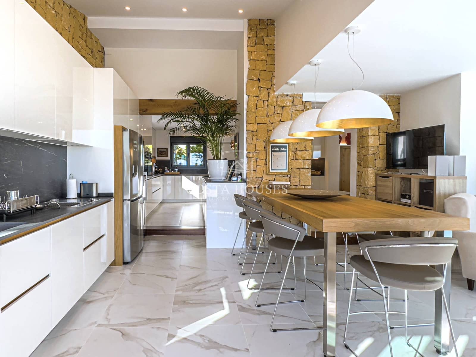 4 bedroom Villa for sale in Benissa with pool garage - € 2,650,000 (Ref: 8864048)