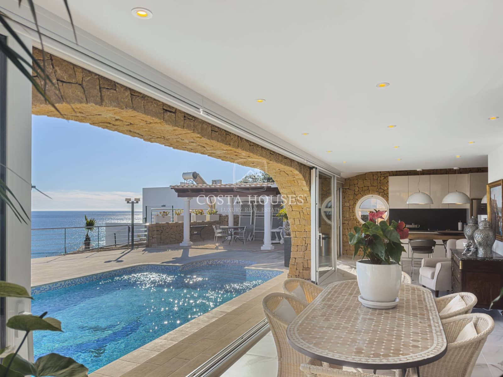 4 bedroom Villa for sale in Benissa with pool garage - € 2,650,000 (Ref: 8864048)