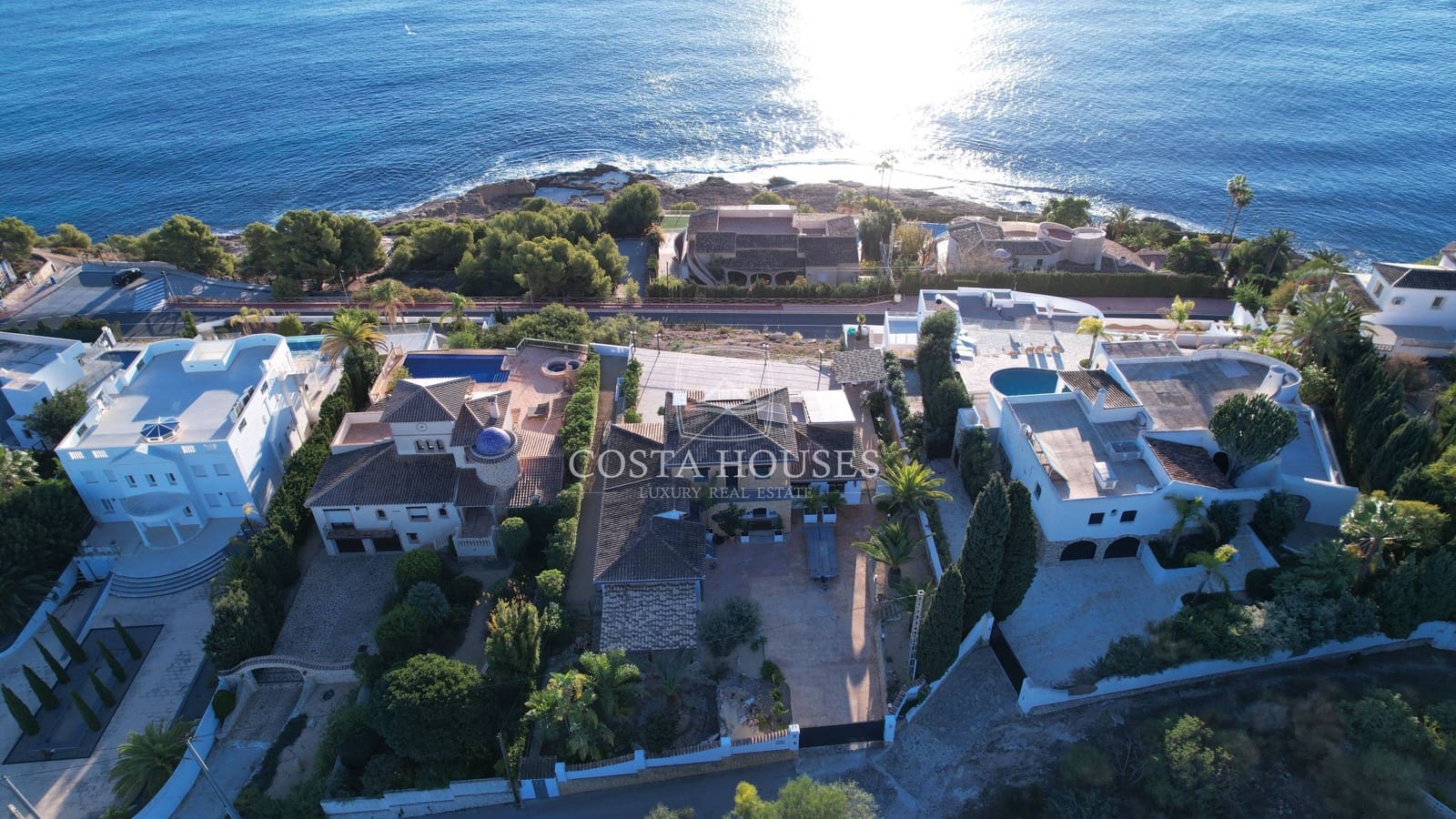 4 bedroom Villa for sale in Benissa with pool garage - € 2,650,000 (Ref: 8864048)