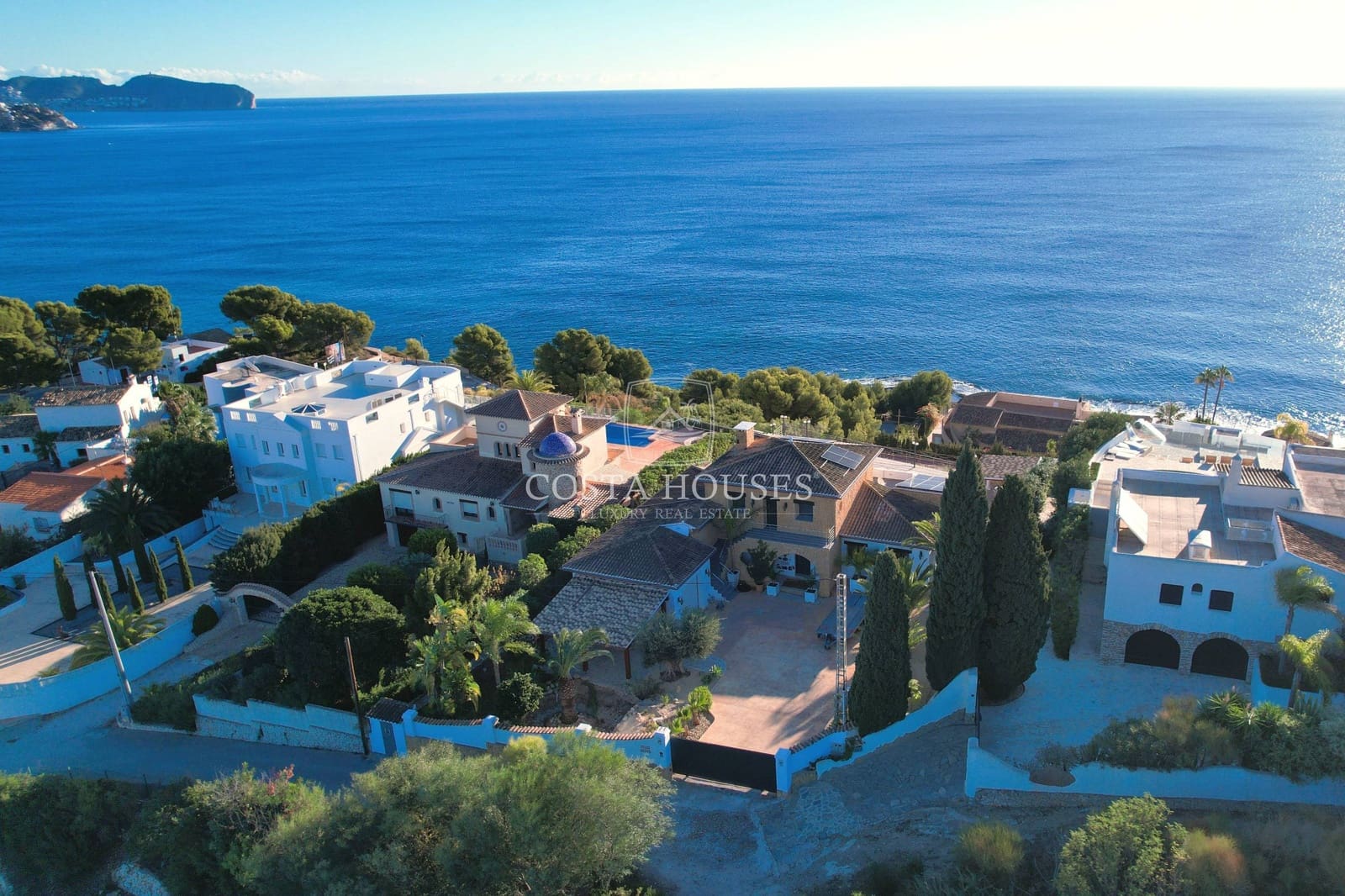 4 bedroom Villa for sale in Benissa with pool garage - € 2,650,000 (Ref: 8864048)