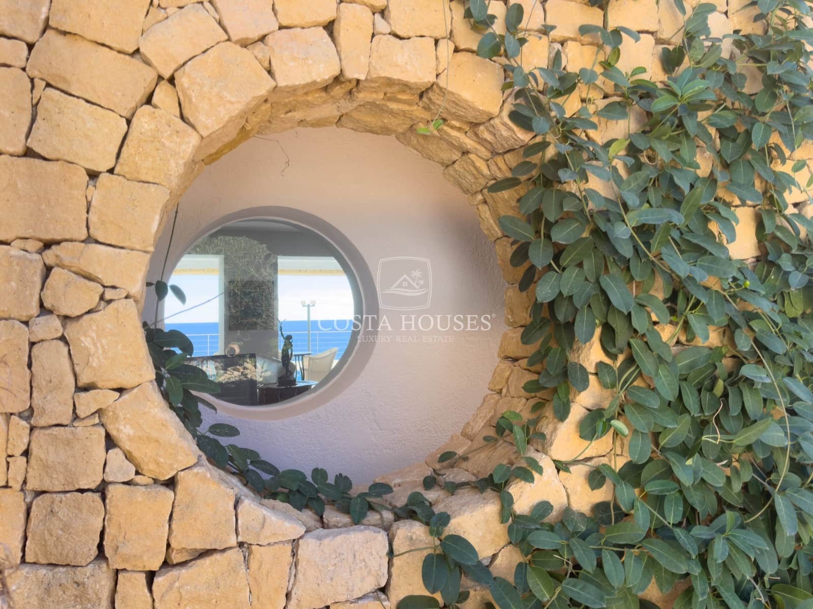 4 bedroom Villa for sale in Benissa with pool garage - € 2,650,000 (Ref: 8864048)