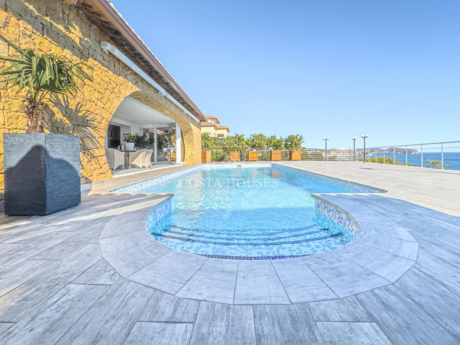 4 bedroom Villa for sale in Benissa with pool garage - € 2,650,000 (Ref: 8864048)