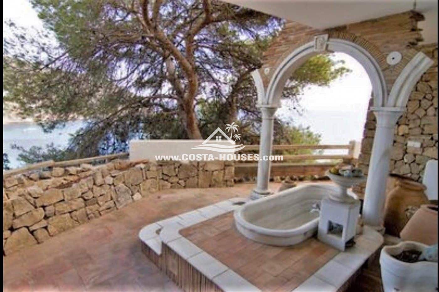 6 bedroom Villa for sale in Moraira with pool garage - € 3,250,000 (Ref: 8864050)