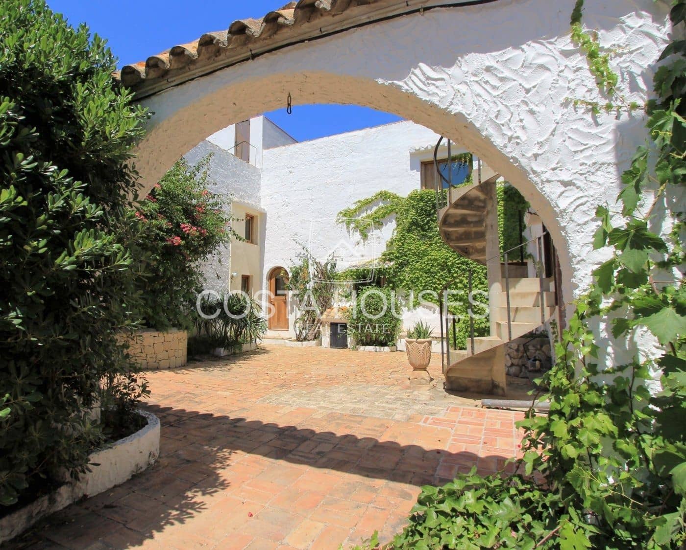 9 soverom Finca/Herregård til salgs i Denia med svømmebasseng garasje - € 3 290 000 (Ref: 8864052)