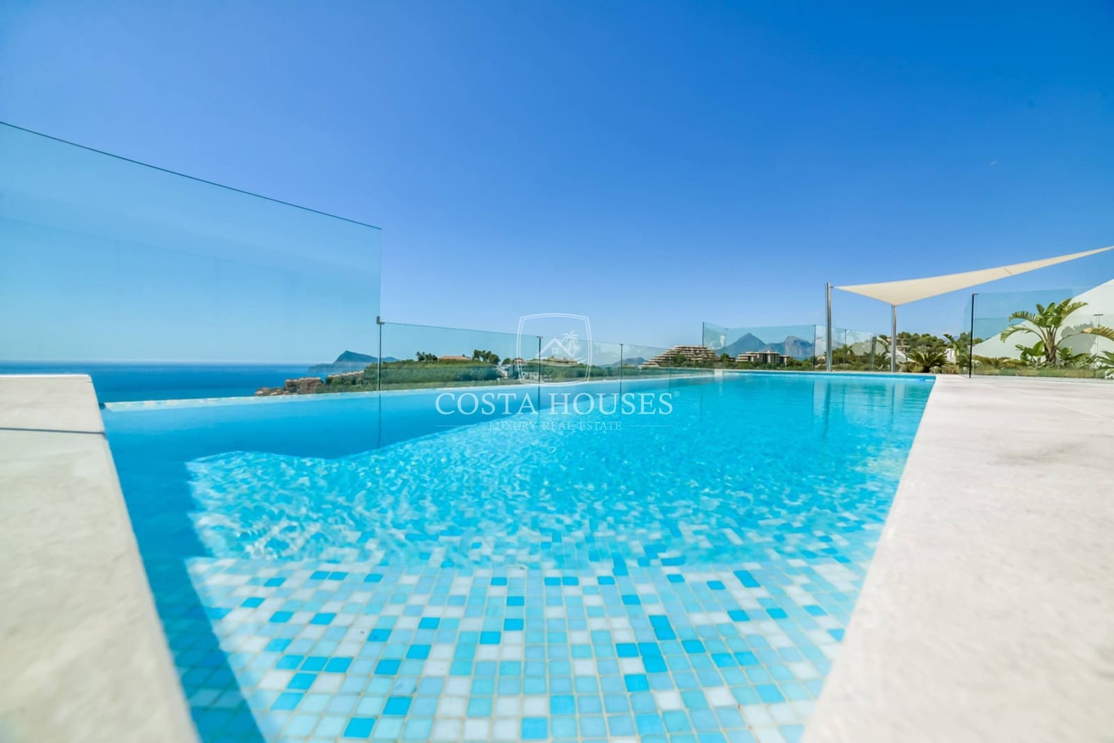 5 bedroom Villa for sale in Altea with pool garage - € 3,500,000 (Ref: 8864062)