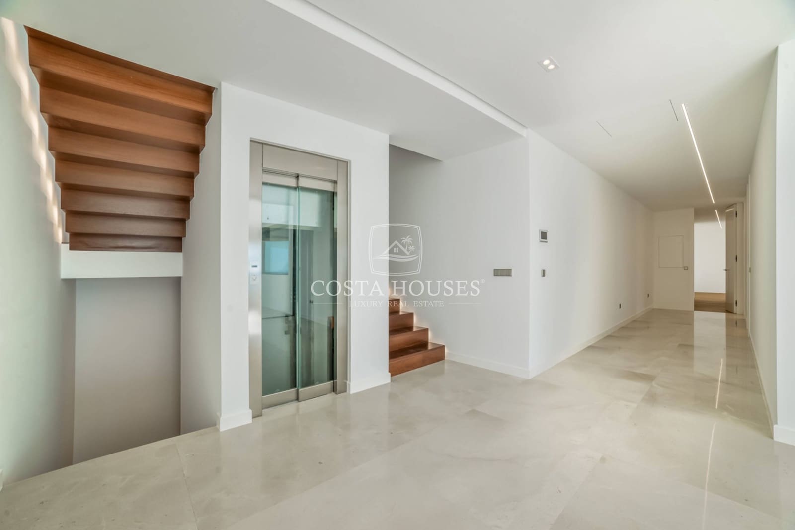 5 bedroom Villa for sale in Altea with pool garage - € 3,500,000 (Ref: 8864062)