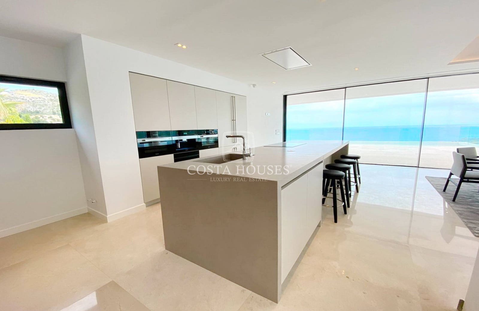 5 bedroom Villa for sale in Altea with pool garage - € 3,500,000 (Ref: 8864062)